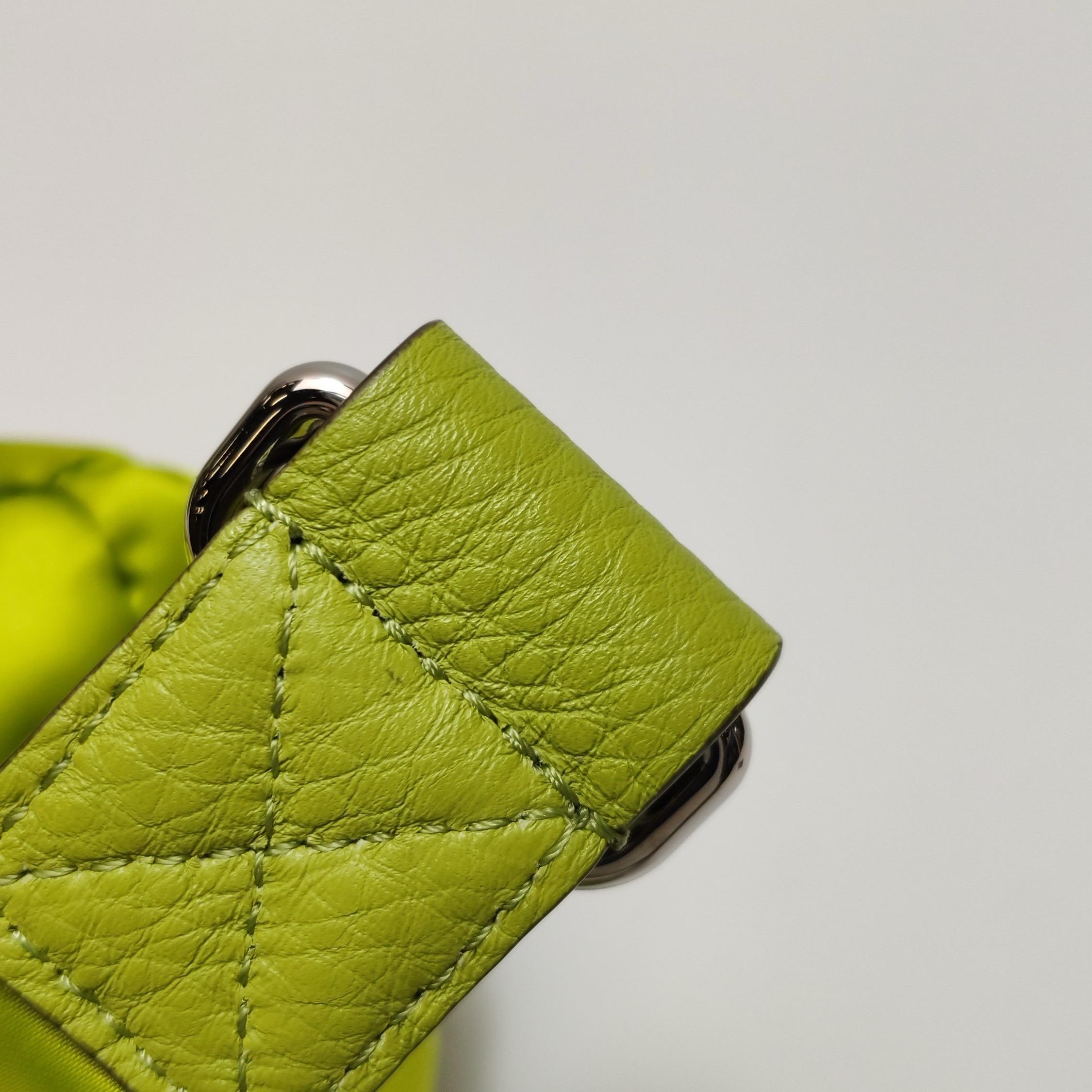 Bolso Fendi Baguette Cargo Multibolsillos de nailon verde de 3 vías en venta 10