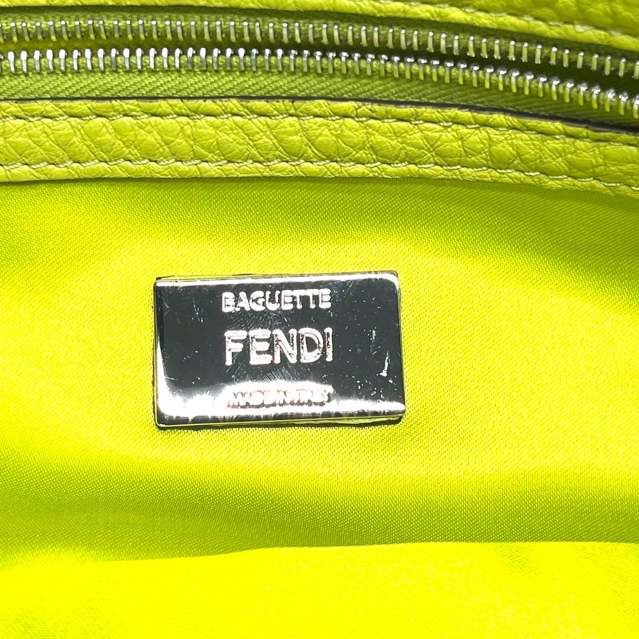 Fendi Baguette Cargo Multipocket 3-Wege-Tasche aus grünem Nylon im Angebot 1