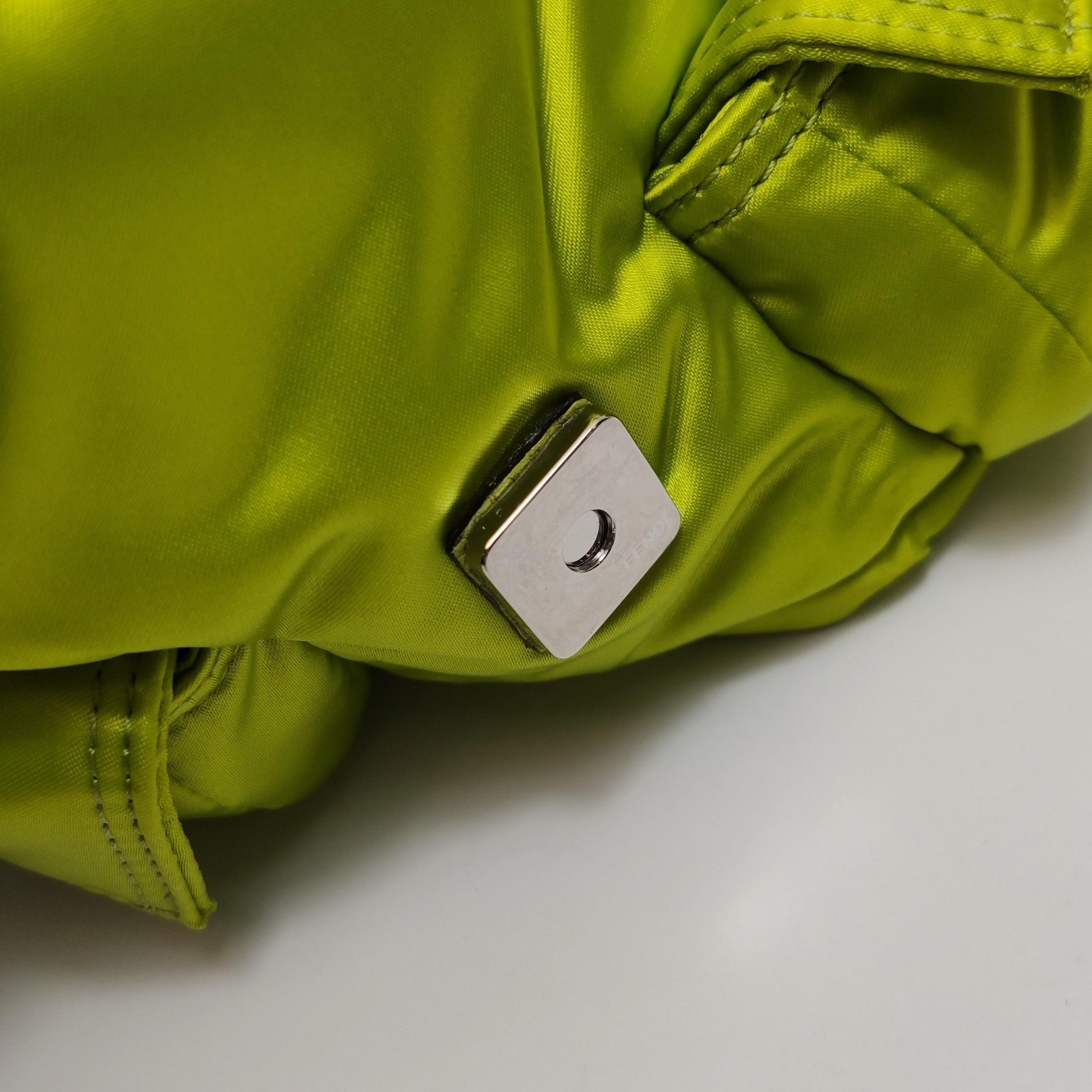 Bolso Fendi Baguette Cargo Multibolsillos de nailon verde de 3 vías en venta 3