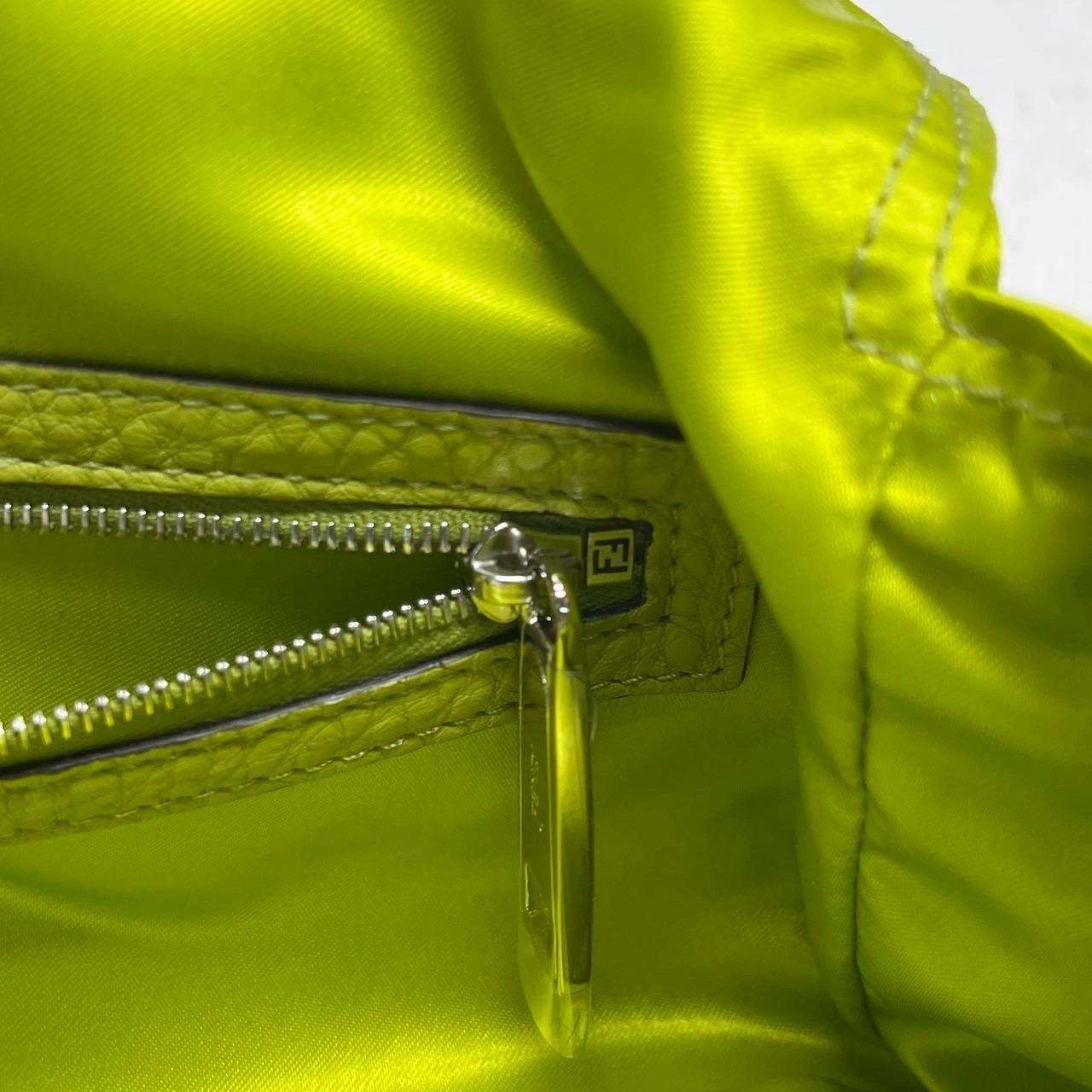 Fendi Baguette Cargo Multipocket 3-Wege-Tasche aus grünem Nylon im Angebot 4