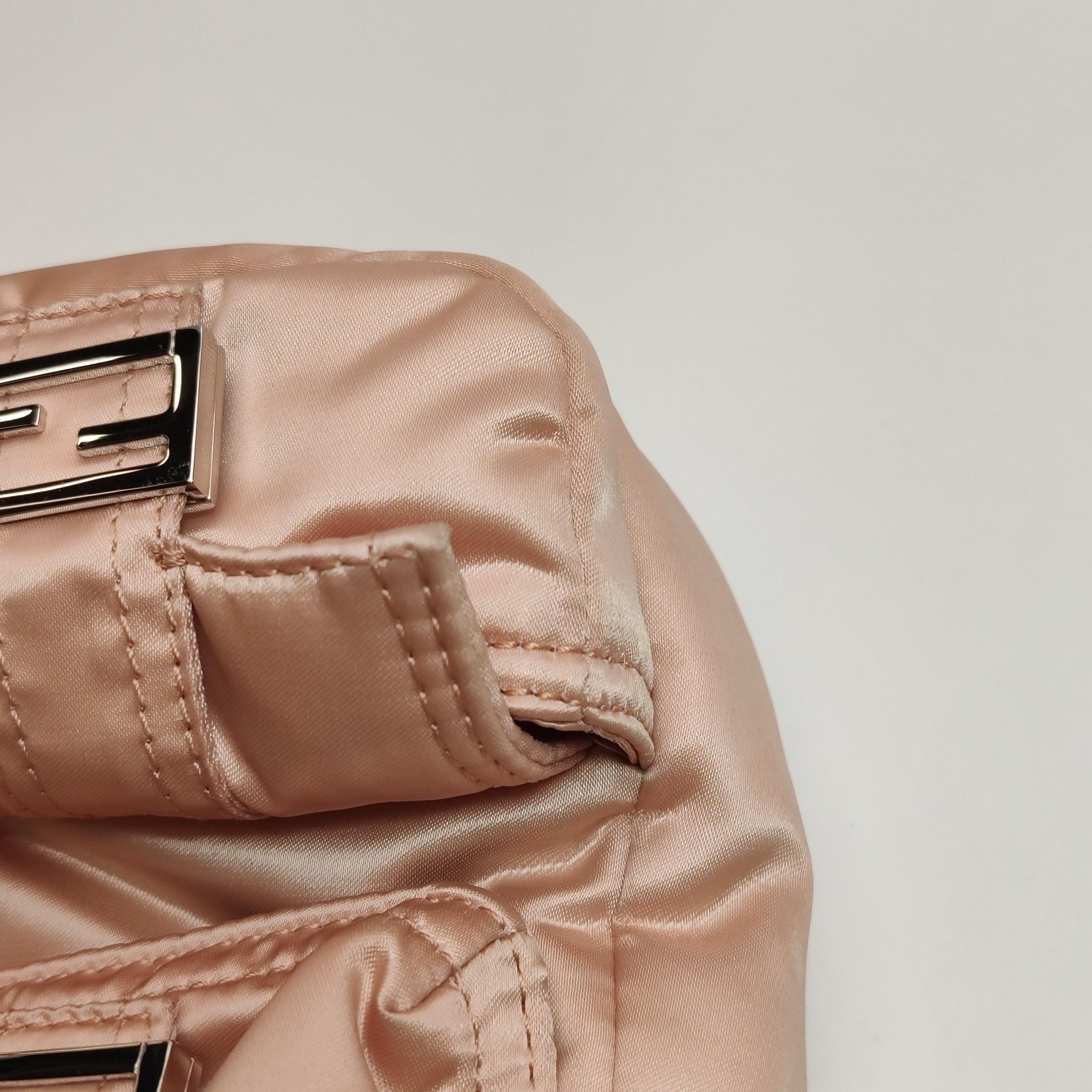 Fendi Baguette Cargo Multipocket Pink Nylon 3-way Bag en vente 6