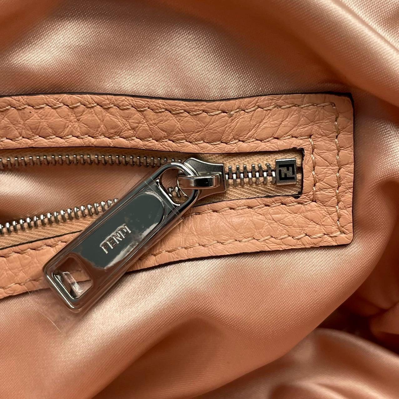Fendi Baguette Cargo Multipocket Pink Nylon 3-way Bag en vente 6