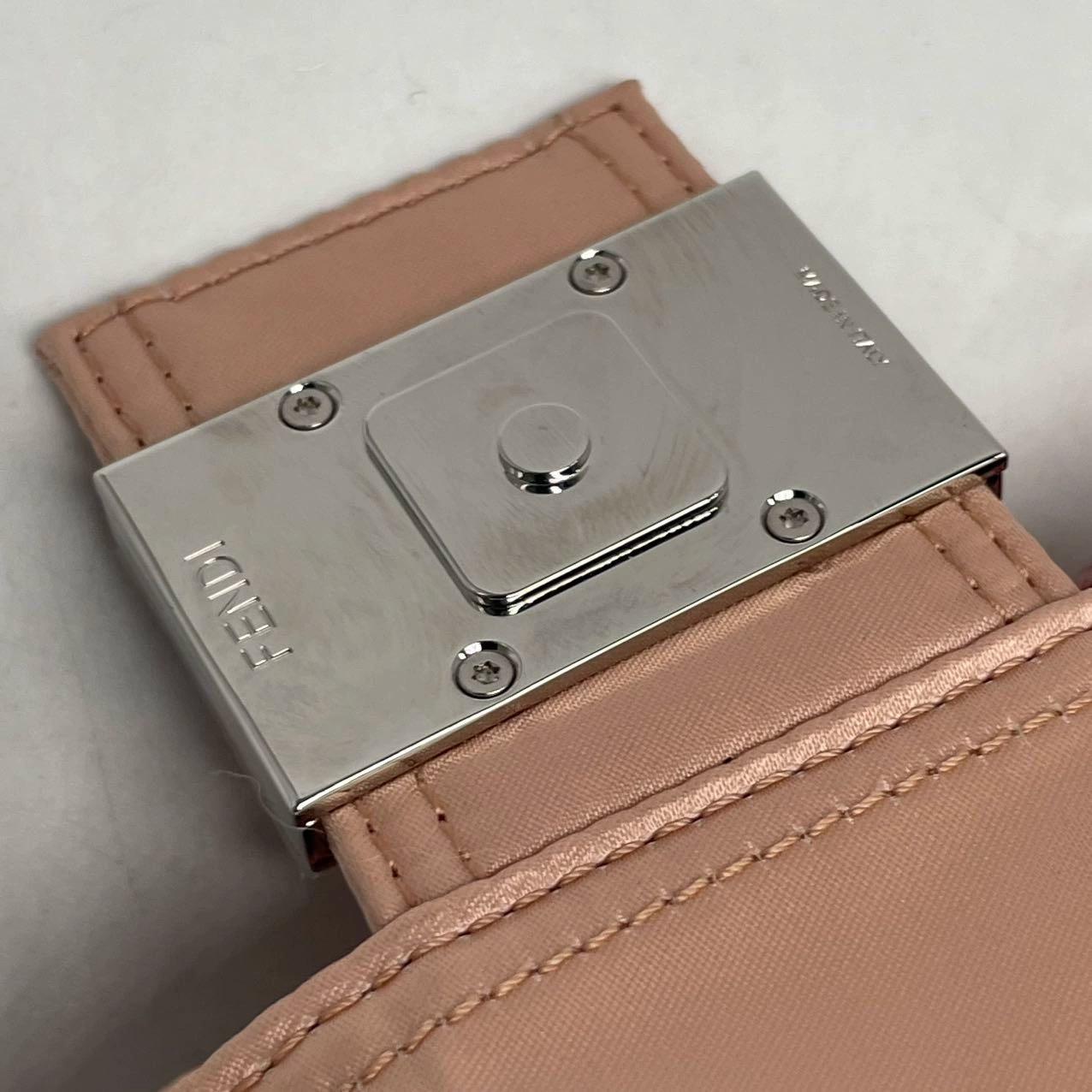 Fendi Baguette Cargo Multipocket Pink Nylon 3-way Bag en vente 7