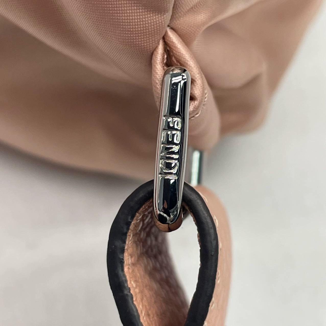 Fendi Baguette Cargo Multipocket Pink Nylon 3-way Bag en vente 8