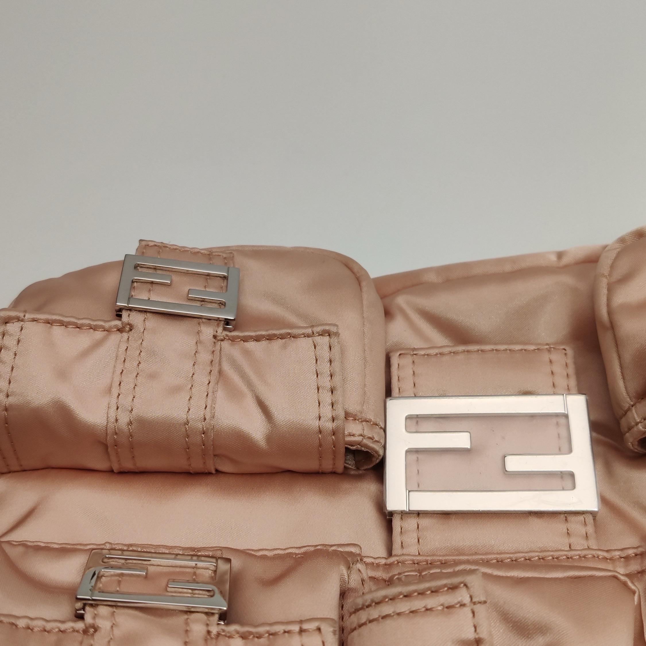 Fendi Baguette Cargo Multipocket Pink Nylon 3-way Bag en vente 10