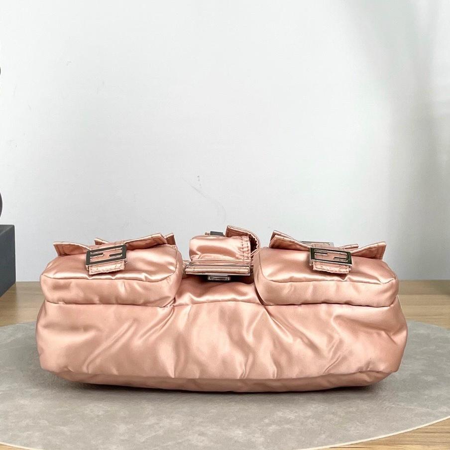 Fendi Baguette Cargo Multipocket Pink Nylon 3-way Bag Pour femmes en vente