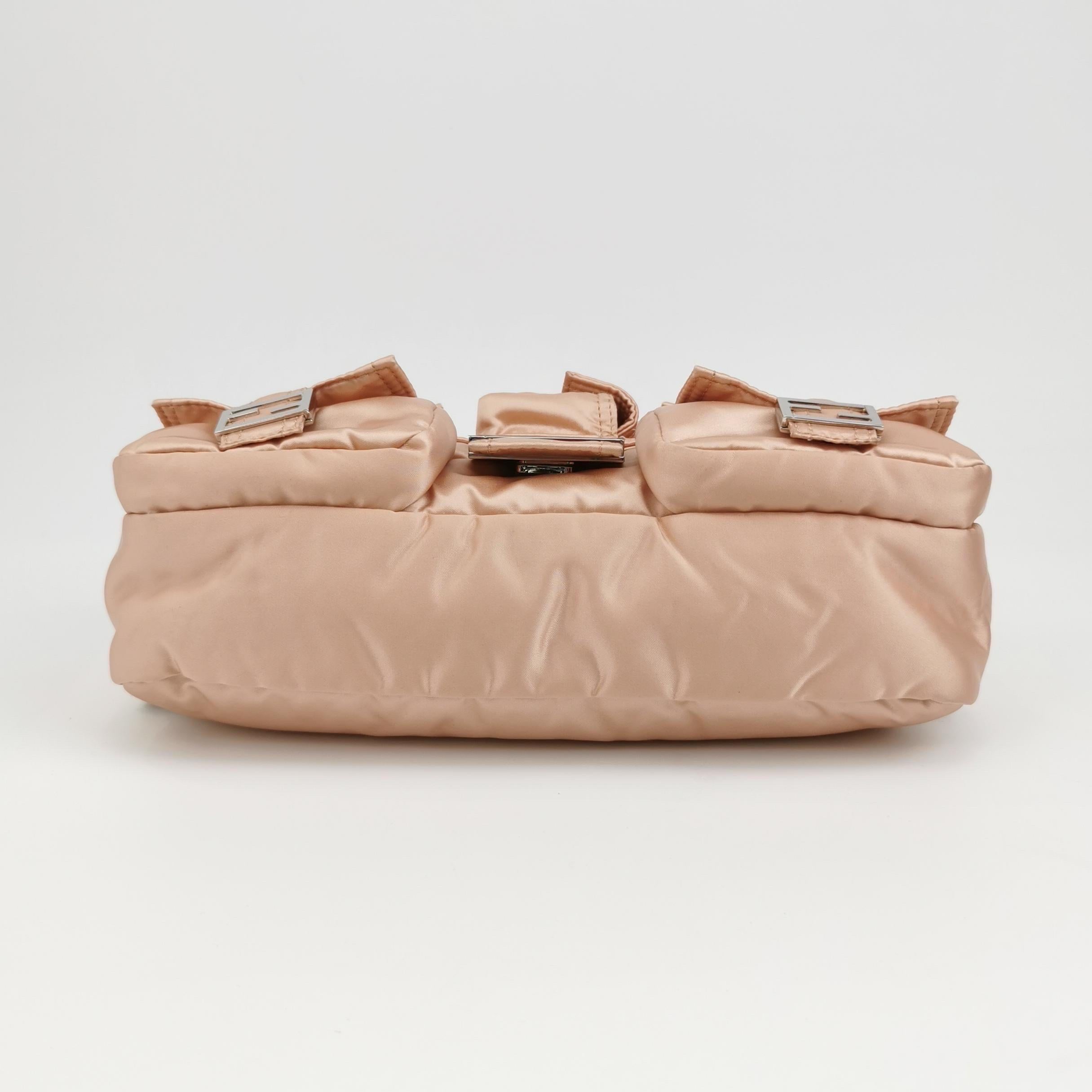 Fendi Baguette Cargo Multipocket Pink Nylon 3-way Bag en vente 2