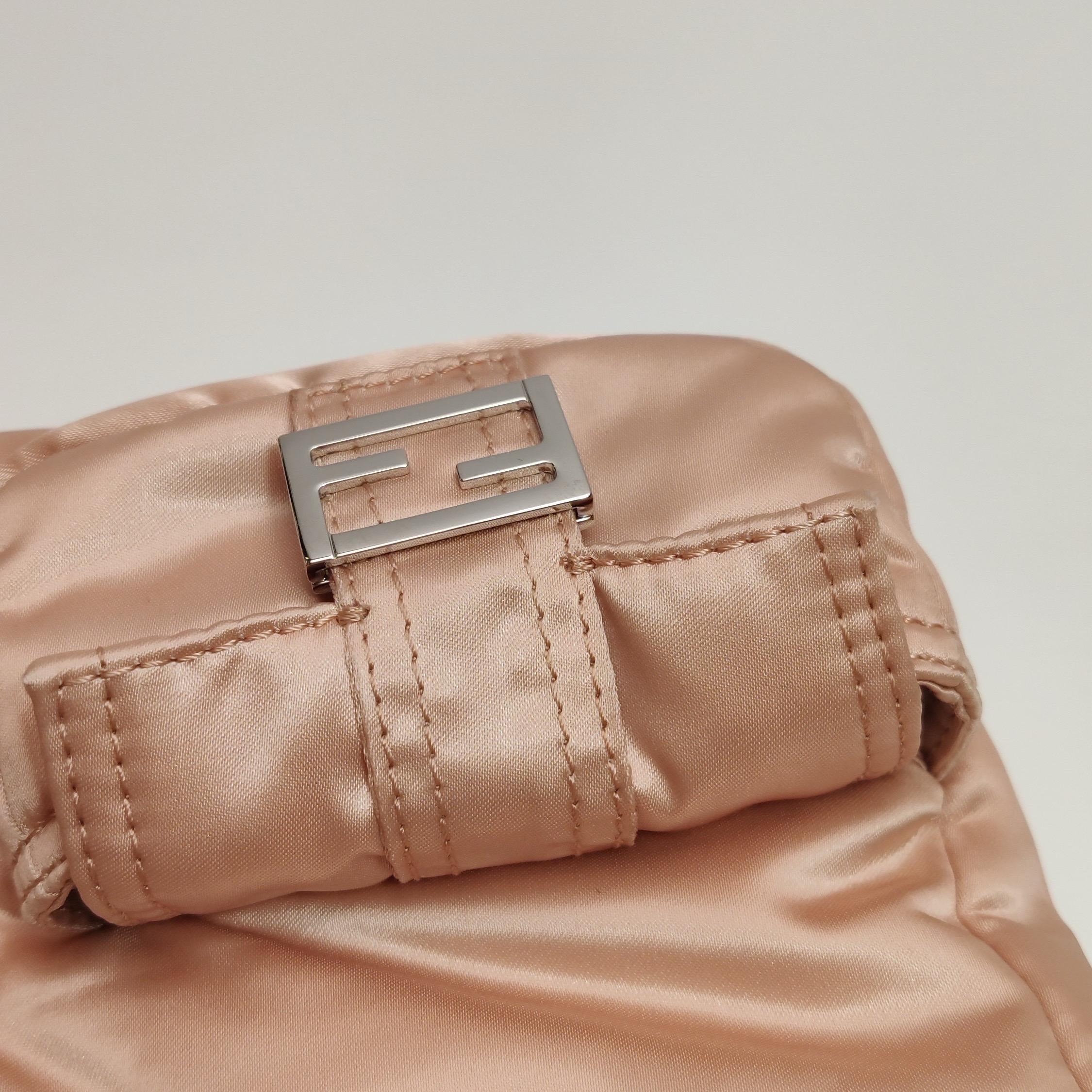 Fendi Baguette Cargo Multipocket Pink Nylon 3-way Bag en vente 4