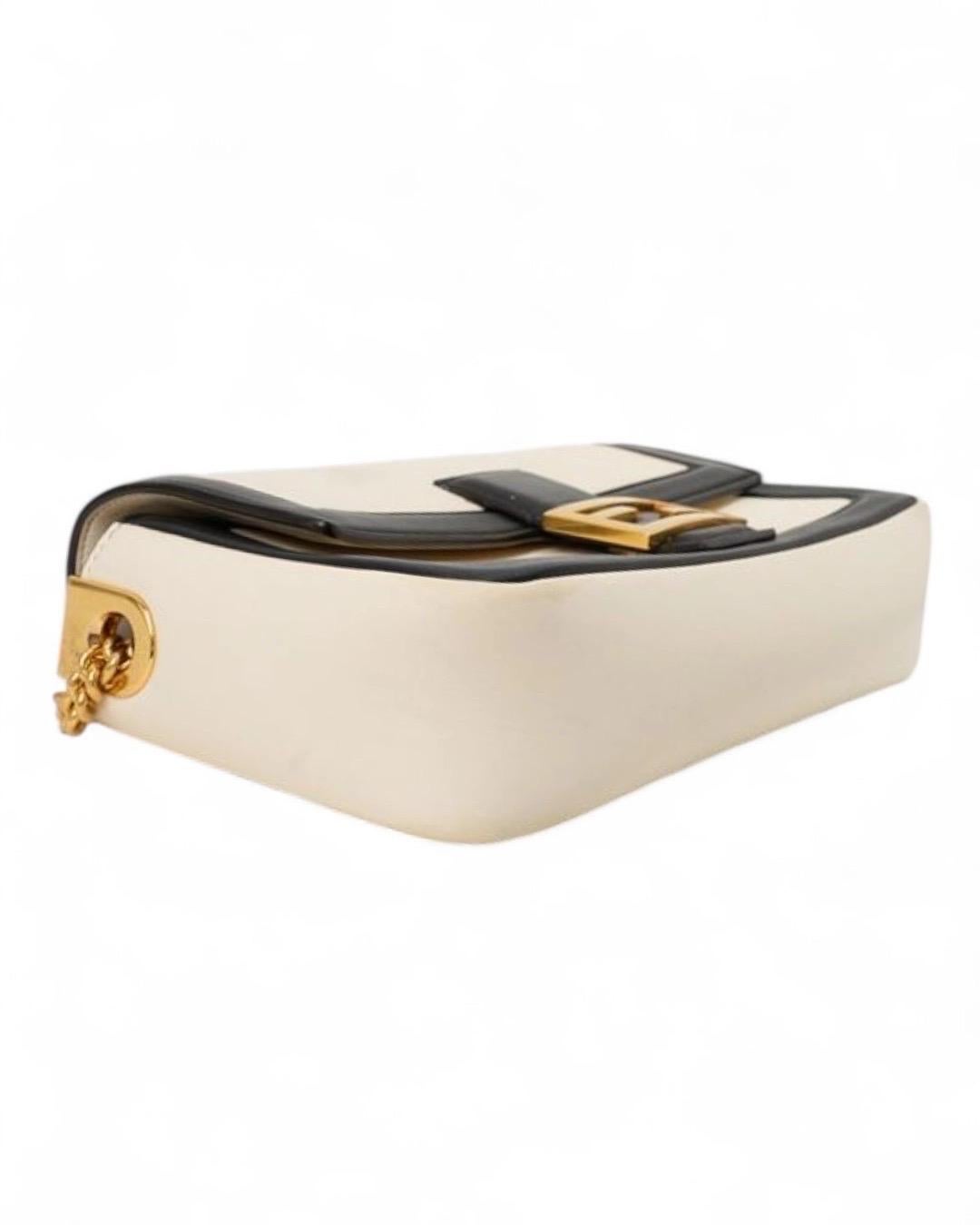 Fendi Baguette Chaîne Petite Bicolore Panna Borsa a tracolla en vente 6