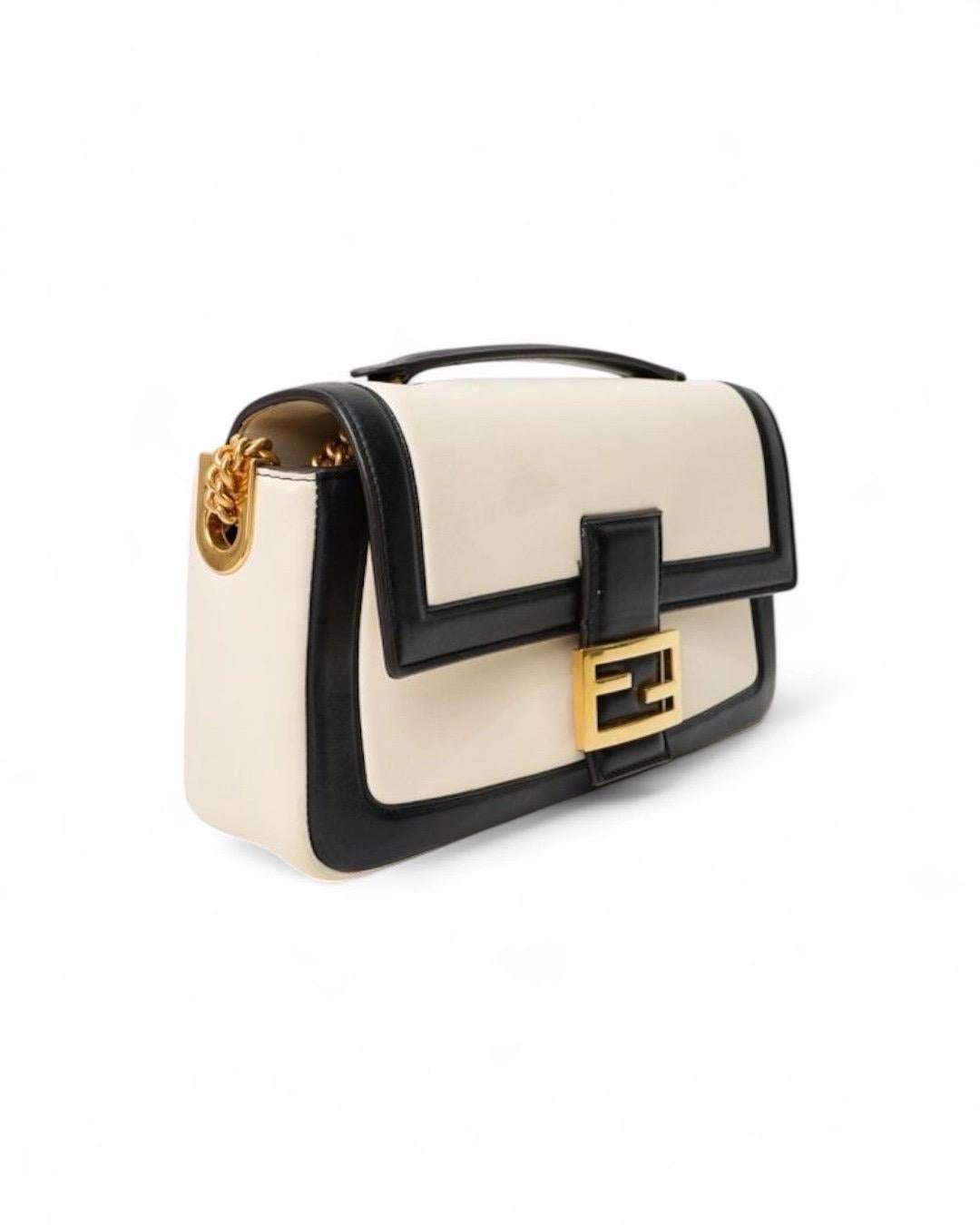 Beige Fendi Baguette Chaîne Petite Bicolore Panna Borsa a tracolla en vente