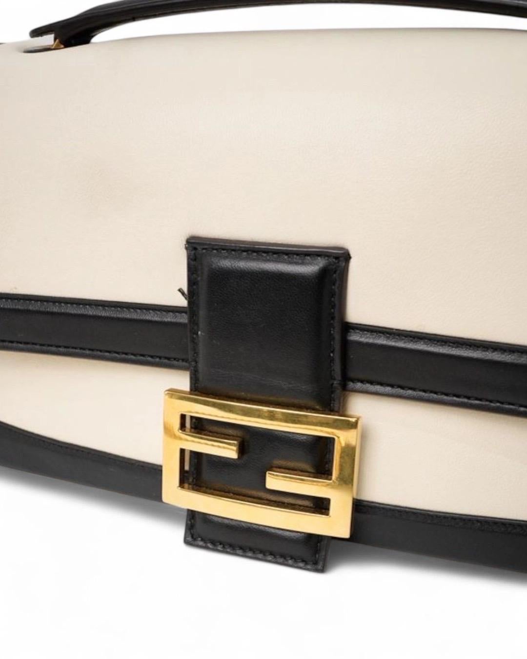 Fendi Baguette Chaîne Petite Bicolore Panna Borsa a tracolla en vente 2