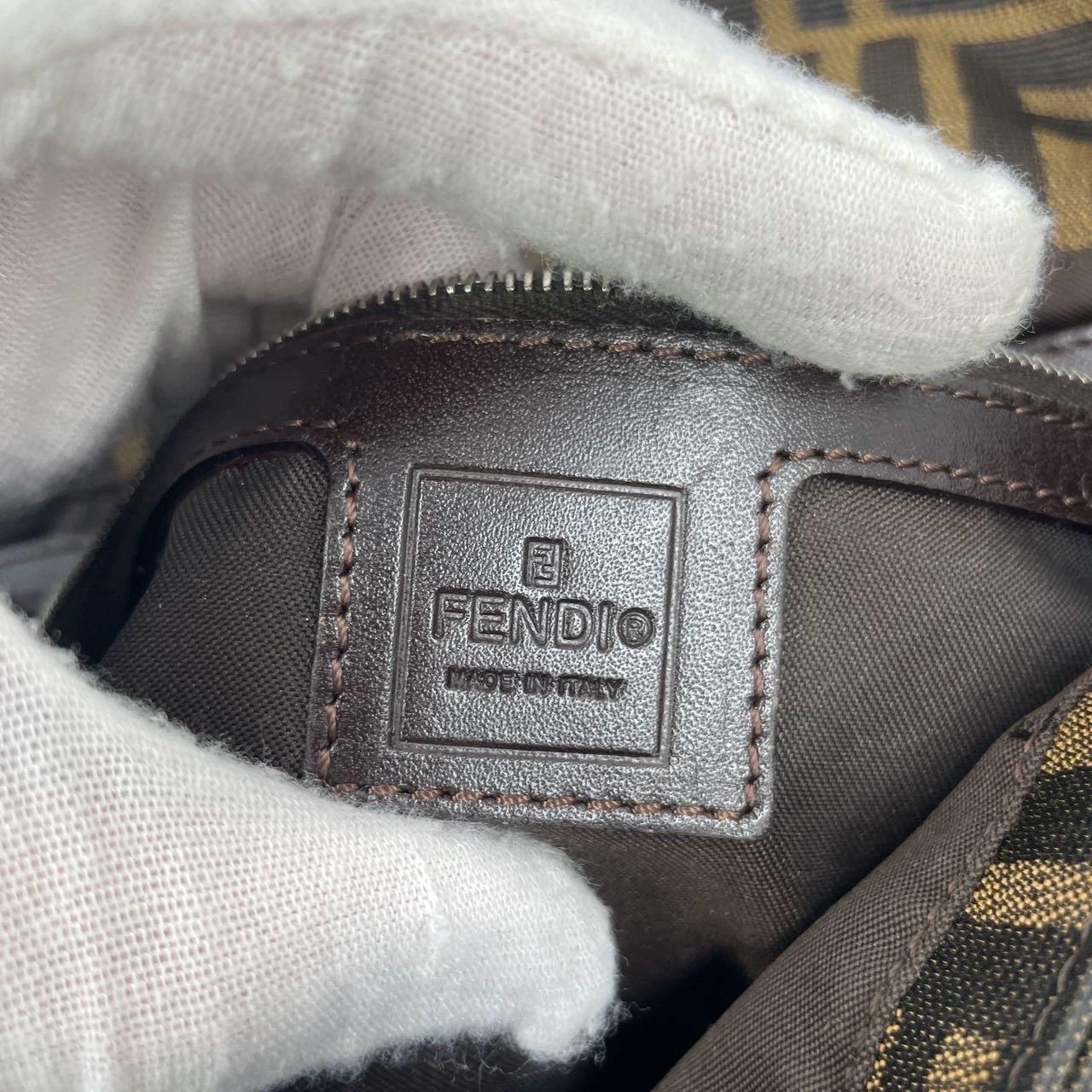 Fendi Baguette Classic Zucca Fendi Monogram mit Sternen Silber Hardware im Angebot 7