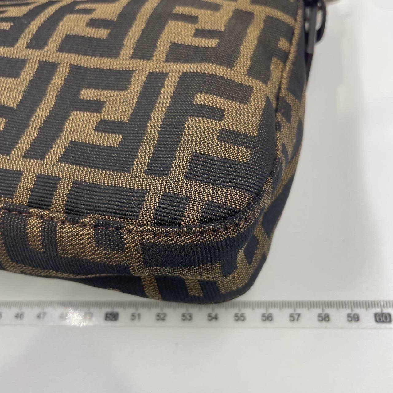 Fendi Baguette Classic Zucca Fendi Monogram mit Sternen Silber Hardware im Angebot 9