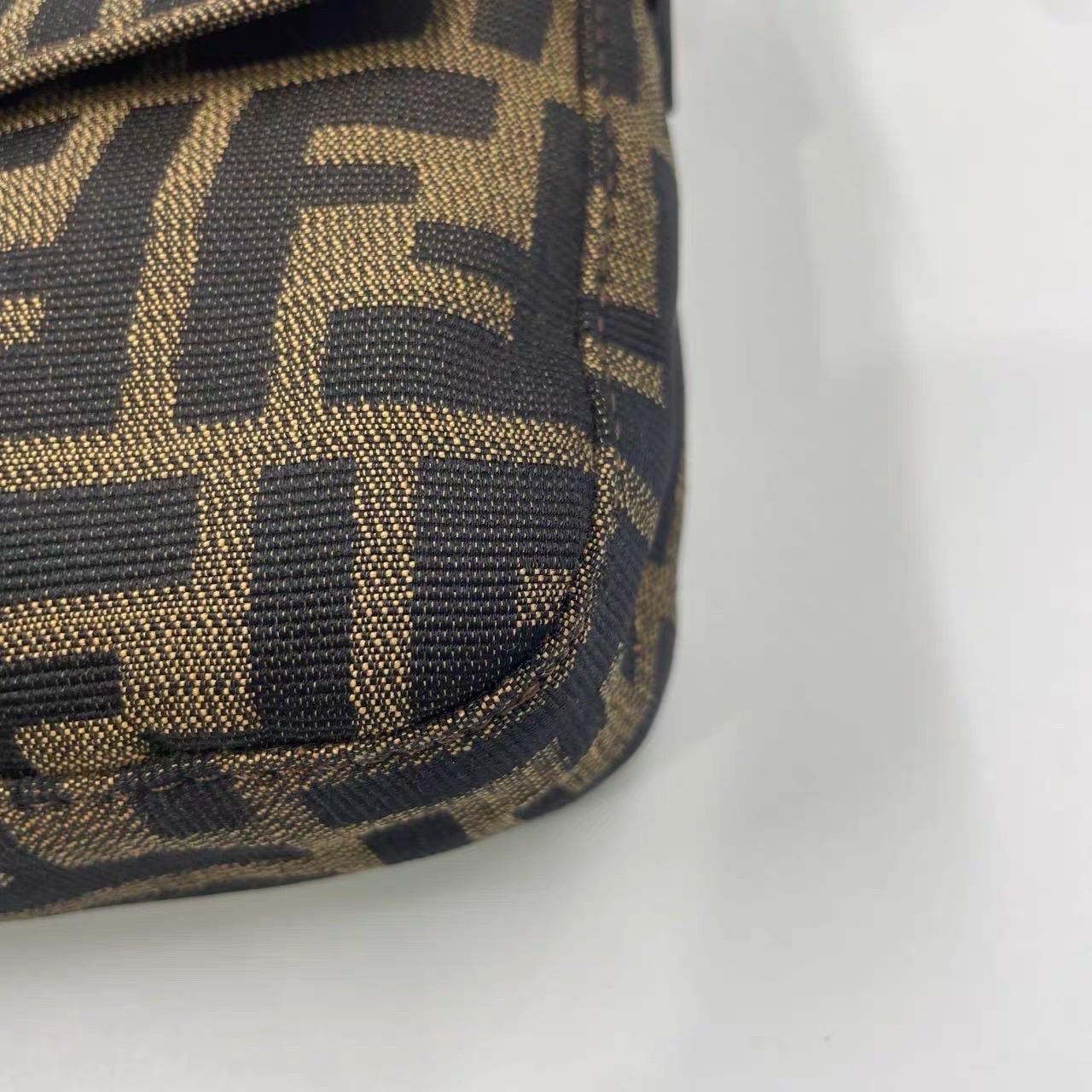 Fendi Baguette Classic Zucca Fendi Monogram mit Sternen Silber Hardware im Angebot 11