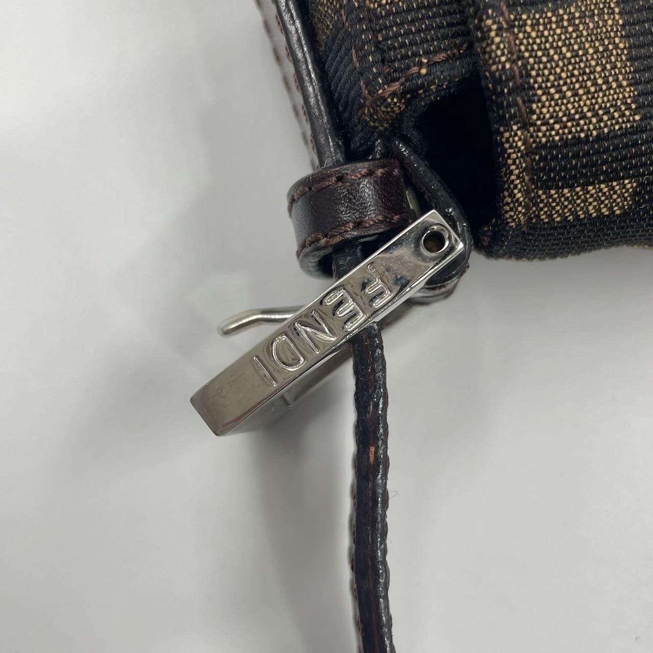 Fendi Baguette Classic Zucca Fendi Monogram mit Sternen Silber Hardware im Angebot 13