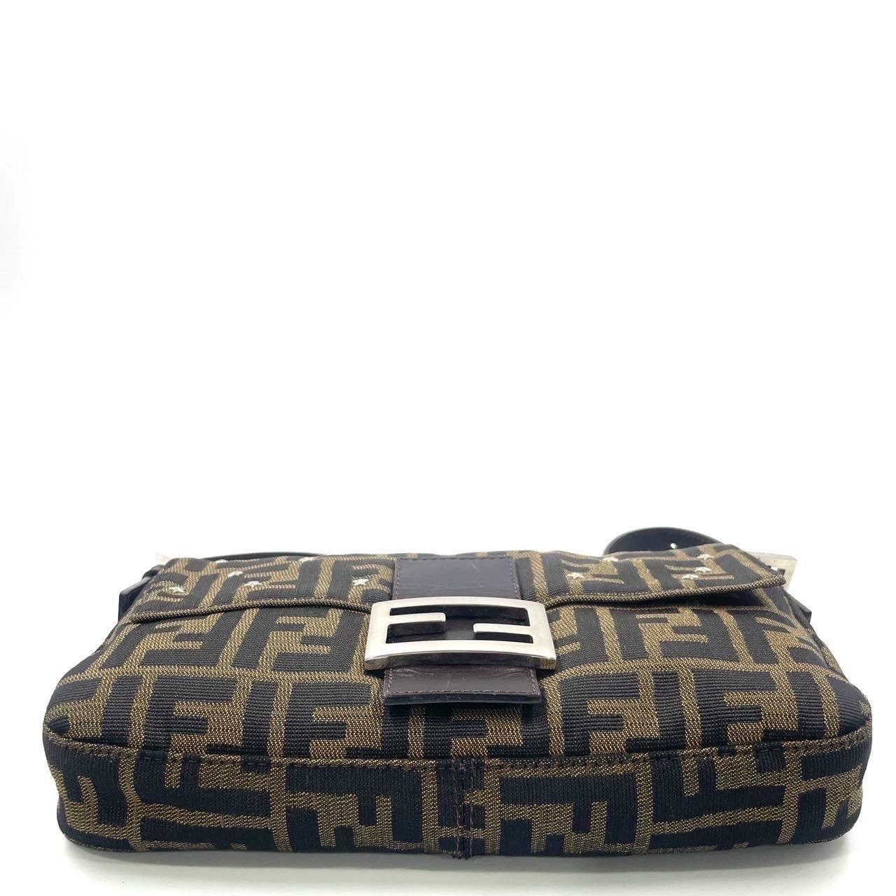 Fendi Baguette Classic Zucca Fendi Monogram mit Sternen Silber Hardware im Angebot 3