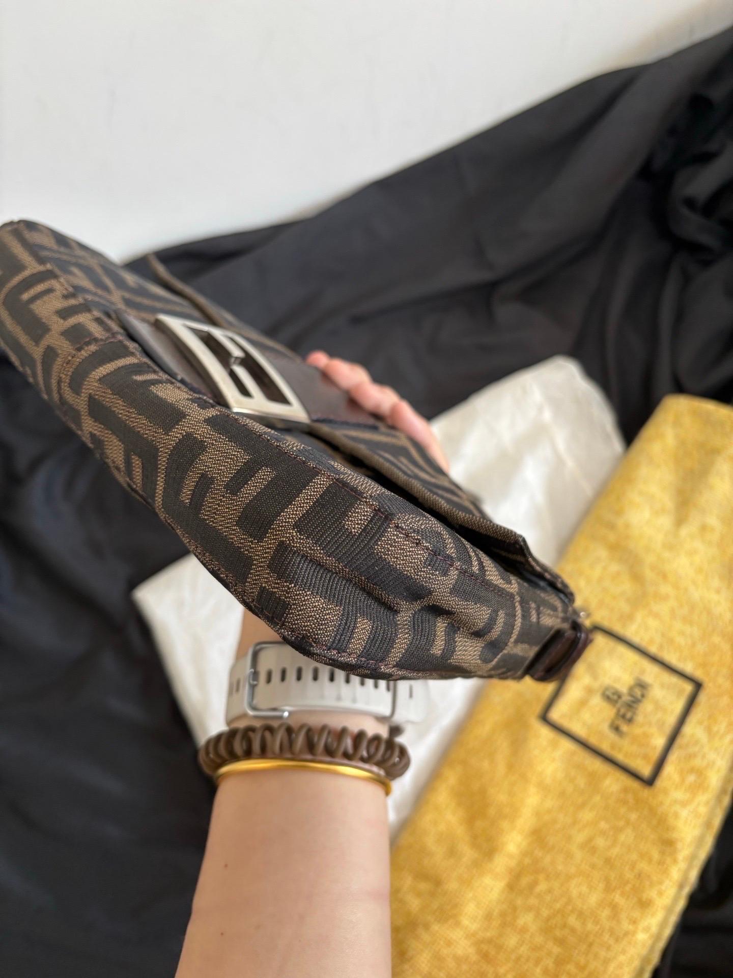 Fendi Baguette Classic Zucca Stampa Fendi Monogram in vendita 5