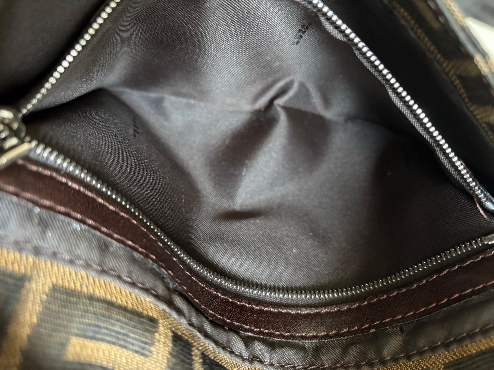 Fendi Baguette Classic Zucca Stampa Fendi Monogram in vendita 7