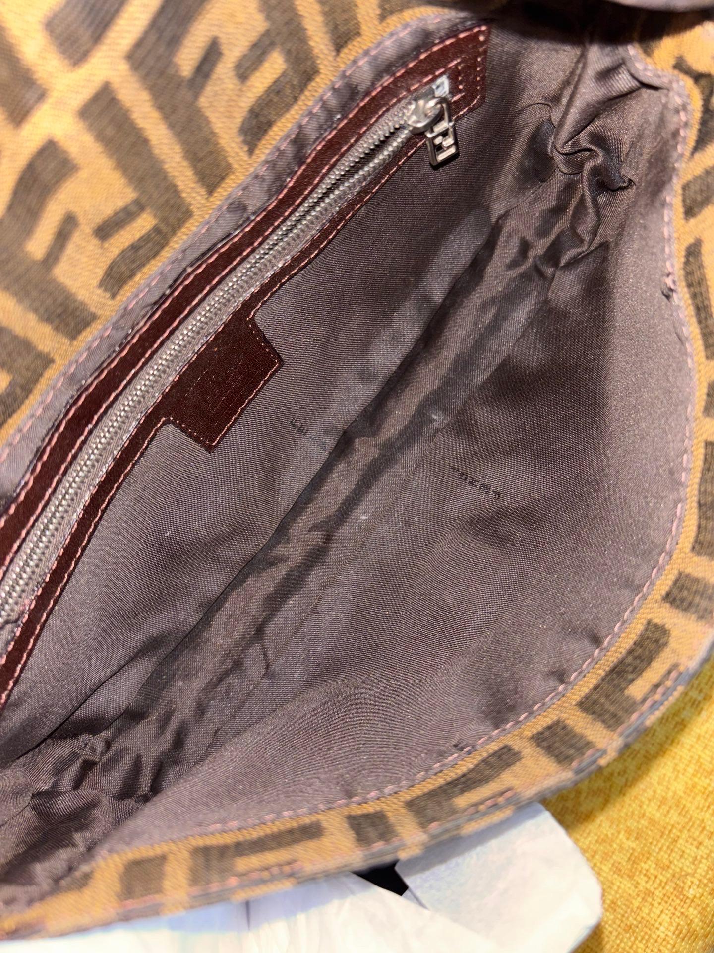 Fendi Baguette Classic Zucca Stampa Fendi Monogram in vendita 8