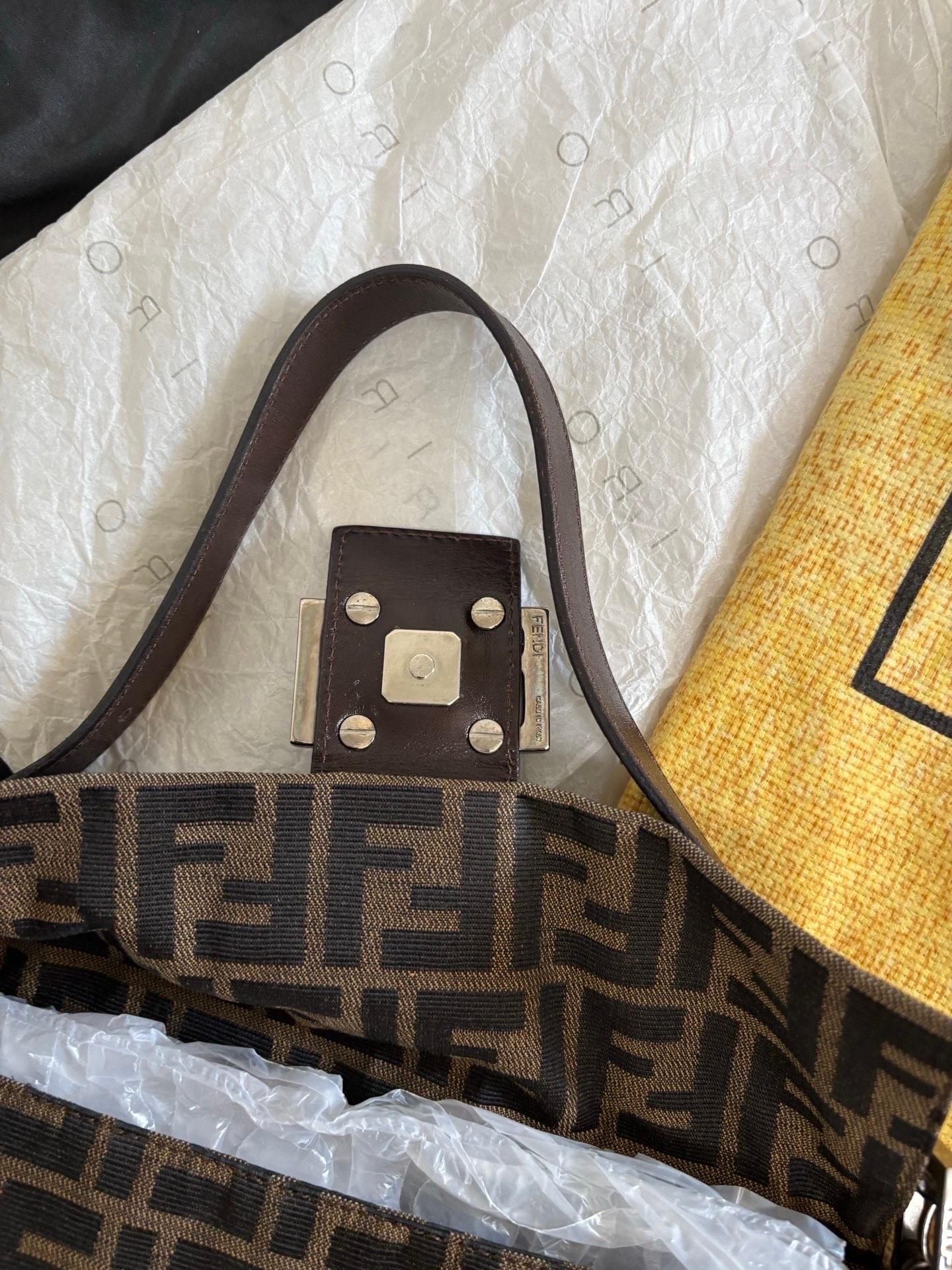 Fendi Baguette Classic Zucca Stampa Fendi Monogram in vendita 10