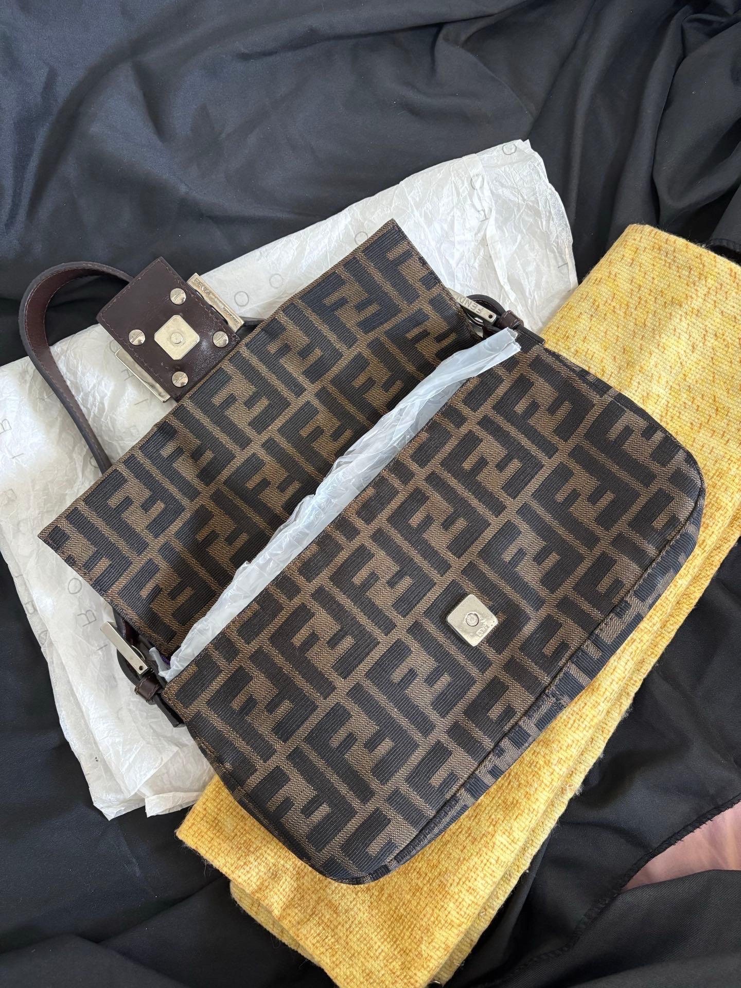 Fendi Baguette Classic Zucca Stampa Fendi Monogram in vendita 12
