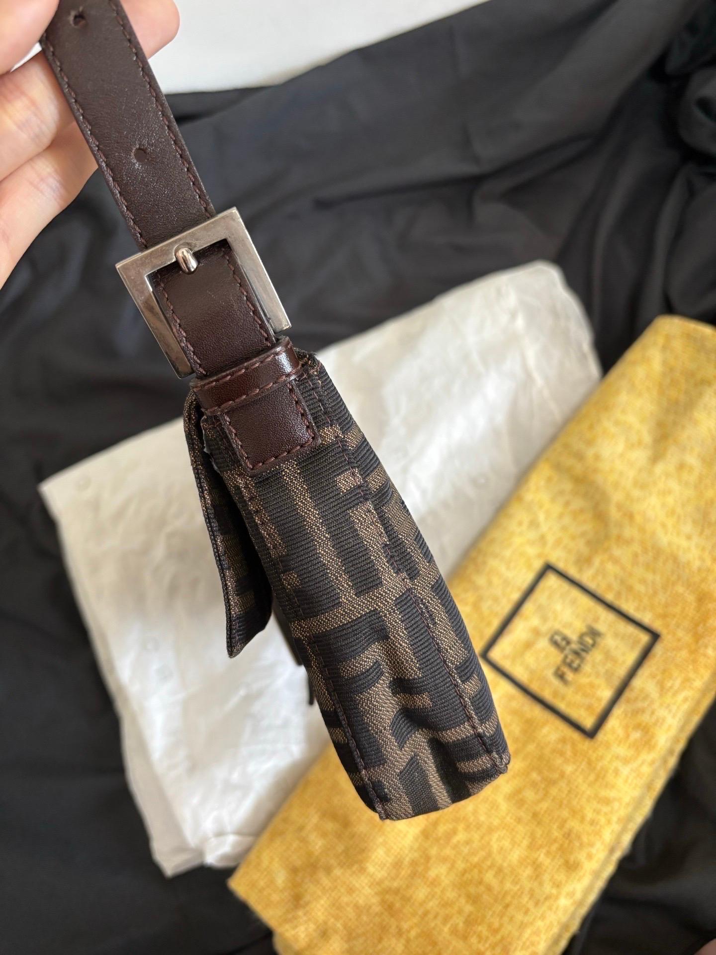 Fendi Baguette Classic Zucca Stampa Fendi Monogram In condizioni buone in vendita a AUBERVILLIERS, FR