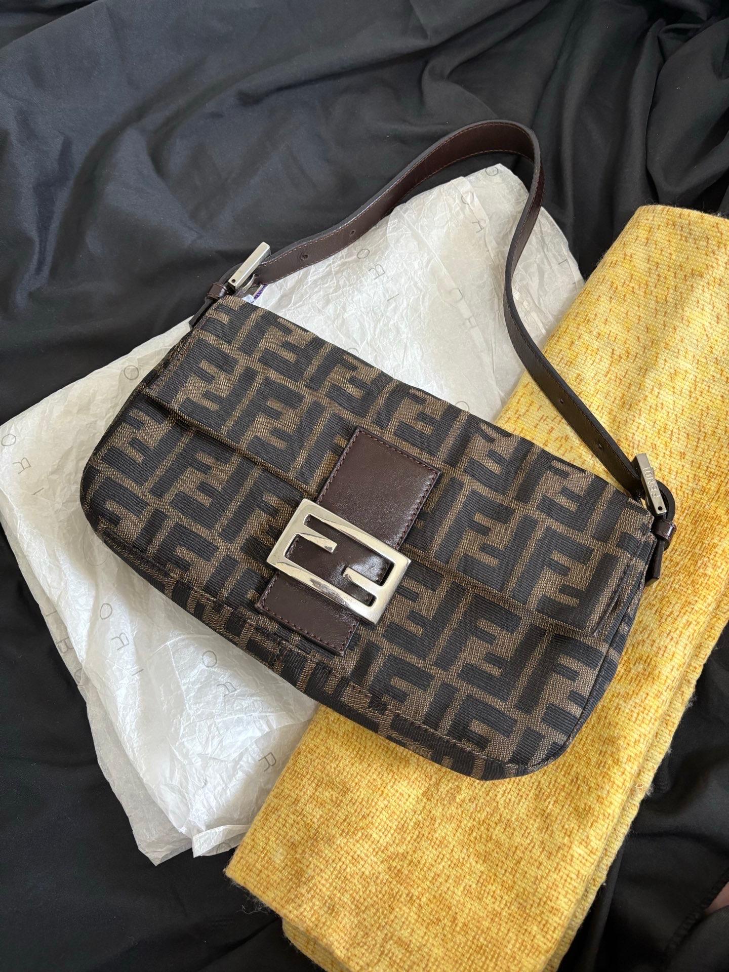 Fendi Baguette Classic Zucca Stampa Fendi Monogram in vendita 2