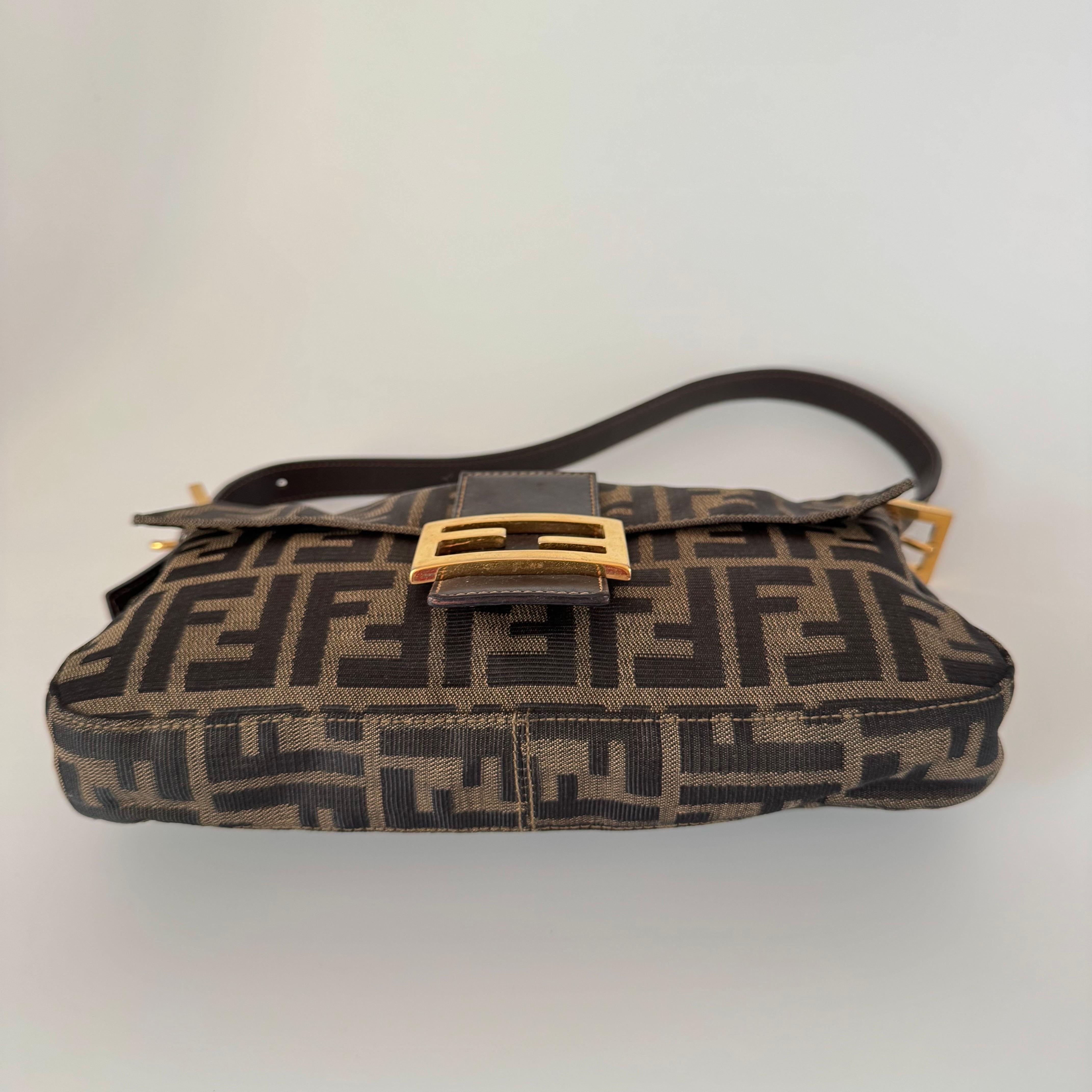 Fendi Baguette Classic Zucca Print Fendi Monogram Gold Hardware In Good Condition In AUBERVILLIERS, FR