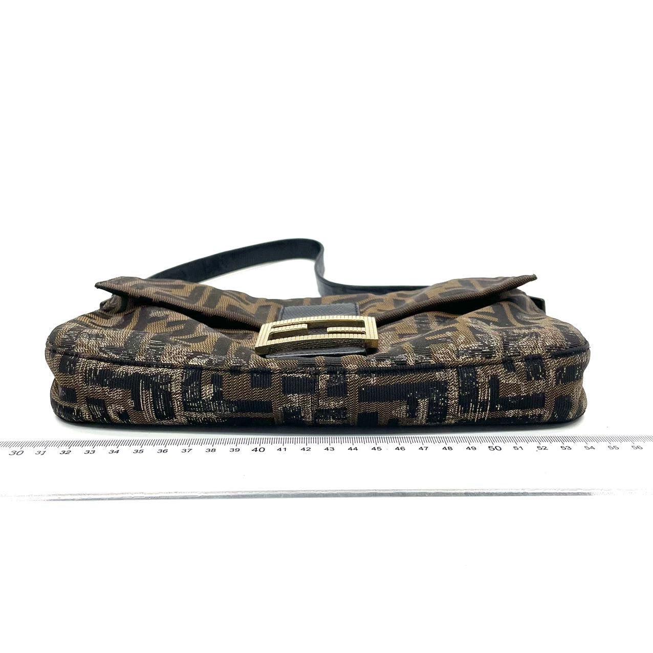Fendi Baguette Classic Zucca Print Monogram Glossy Embroidery Lizzard Skin Strap In Good Condition In AUBERVILLIERS, FR