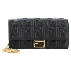 Fendi Baguette Continental Brieftasche auf Kette aus geprägtem Zucca-Leder