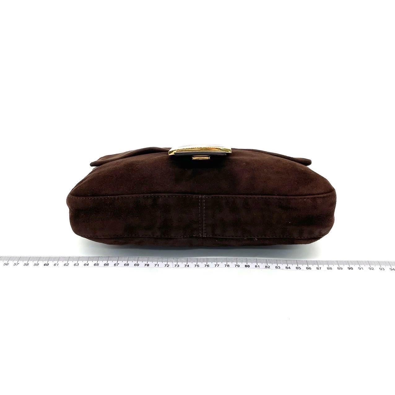EXCELLENT: VERY GOOD

Rubbing along the corners, edges and strap. Scratches to the hardware. Creases on the leather. Possible light stains on the exterior and interior. 

DETAILS

Model: Fendi Baguette

Size: Medium

Exterior Material: