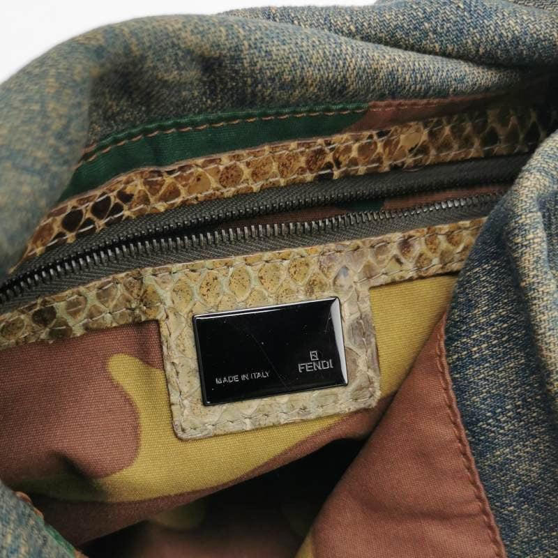 Fendi Baguette Denim Shoulder Bag Snake-skin Strap In Excellent Condition For Sale In AUBERVILLIERS, FR