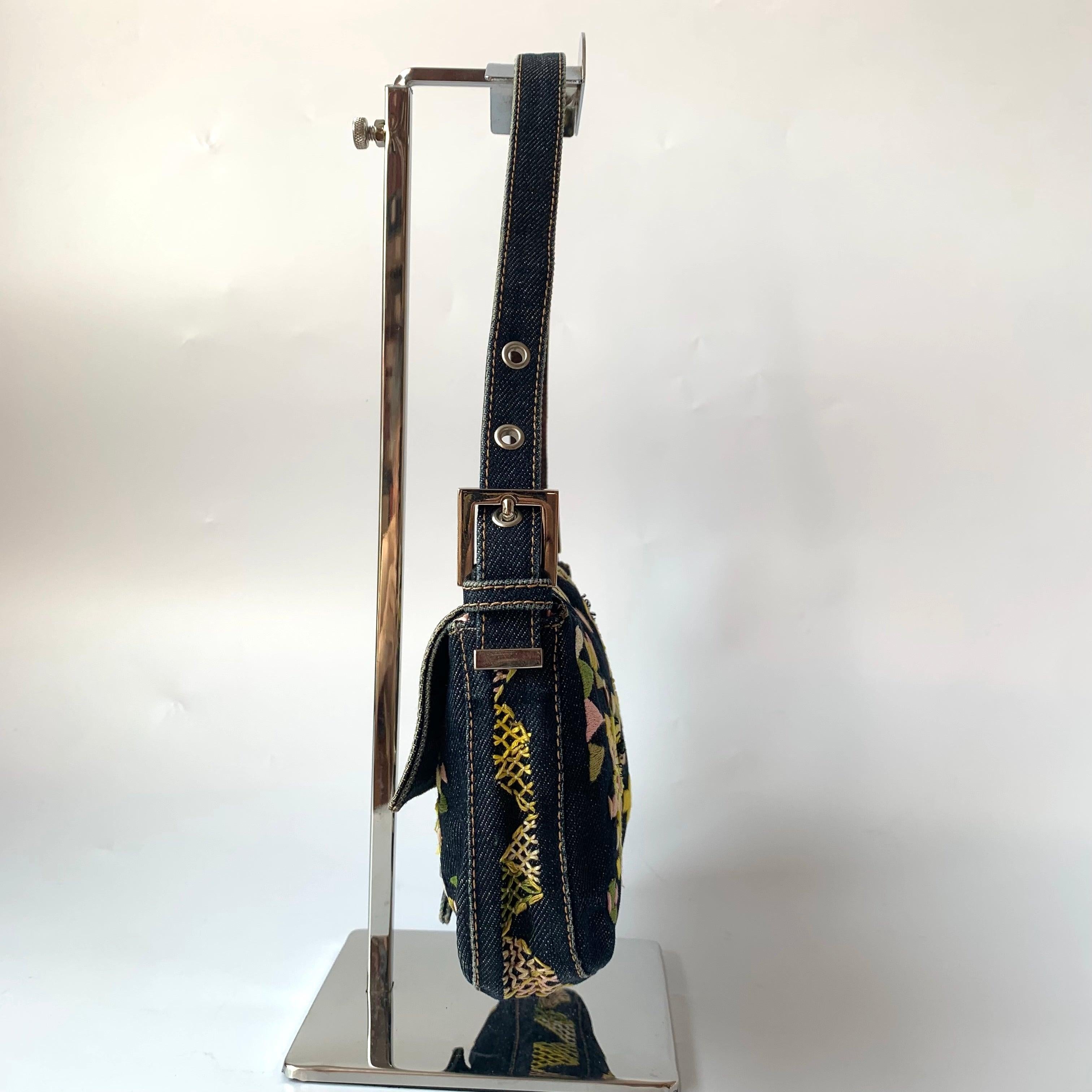 Fendi Baguette Denim with Floral Embroidery In Excellent Condition In AUBERVILLIERS, FR