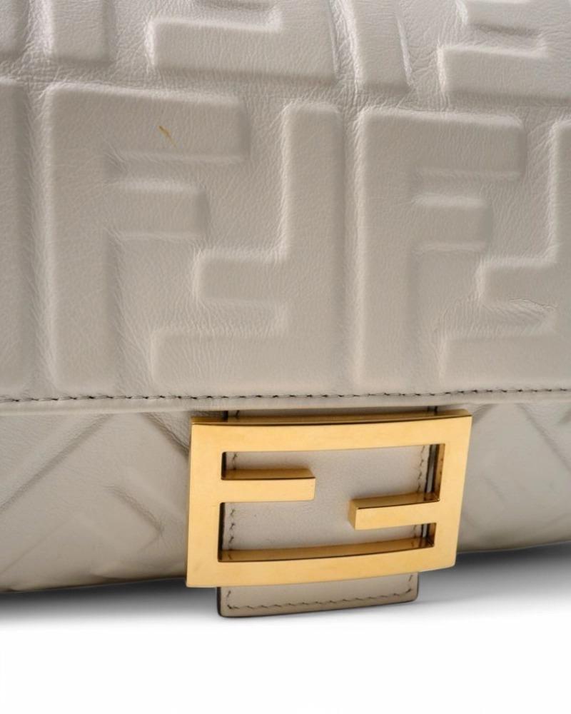 Fendi Baguette Embossed FF Medium Bianco 7
