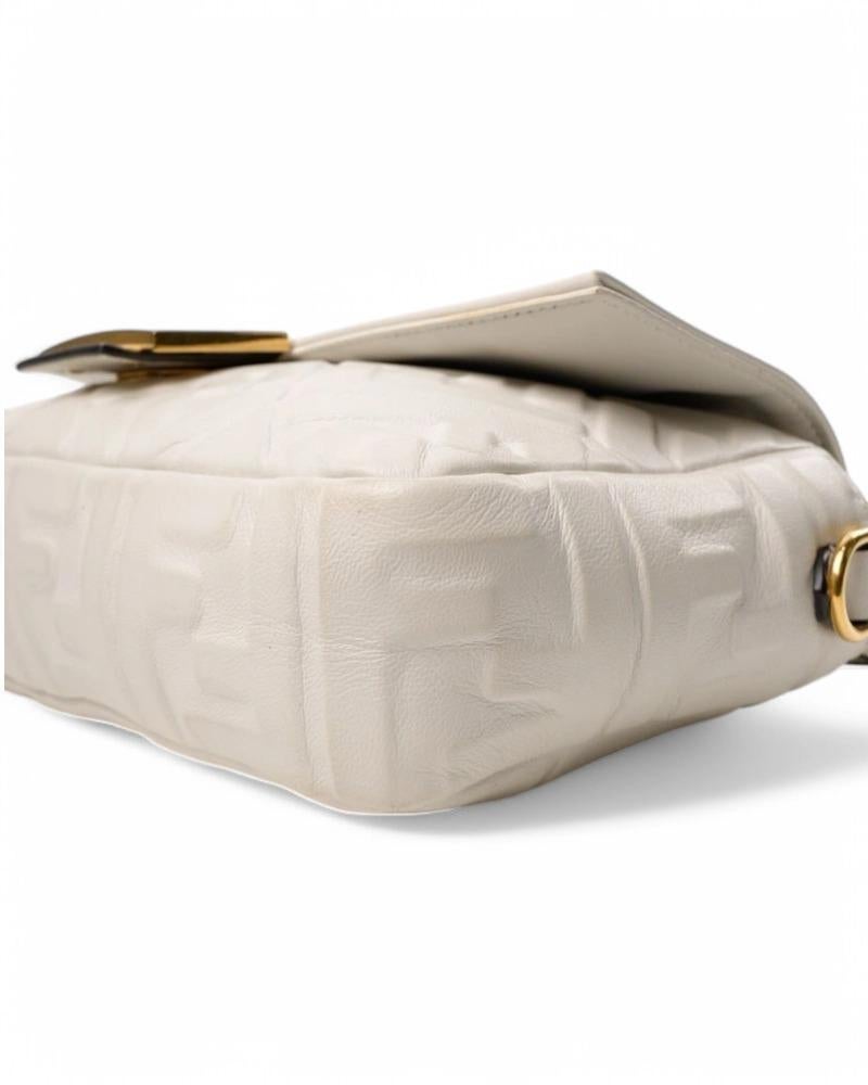 Fendi Baguette Embossed FF Medium Bianco 4