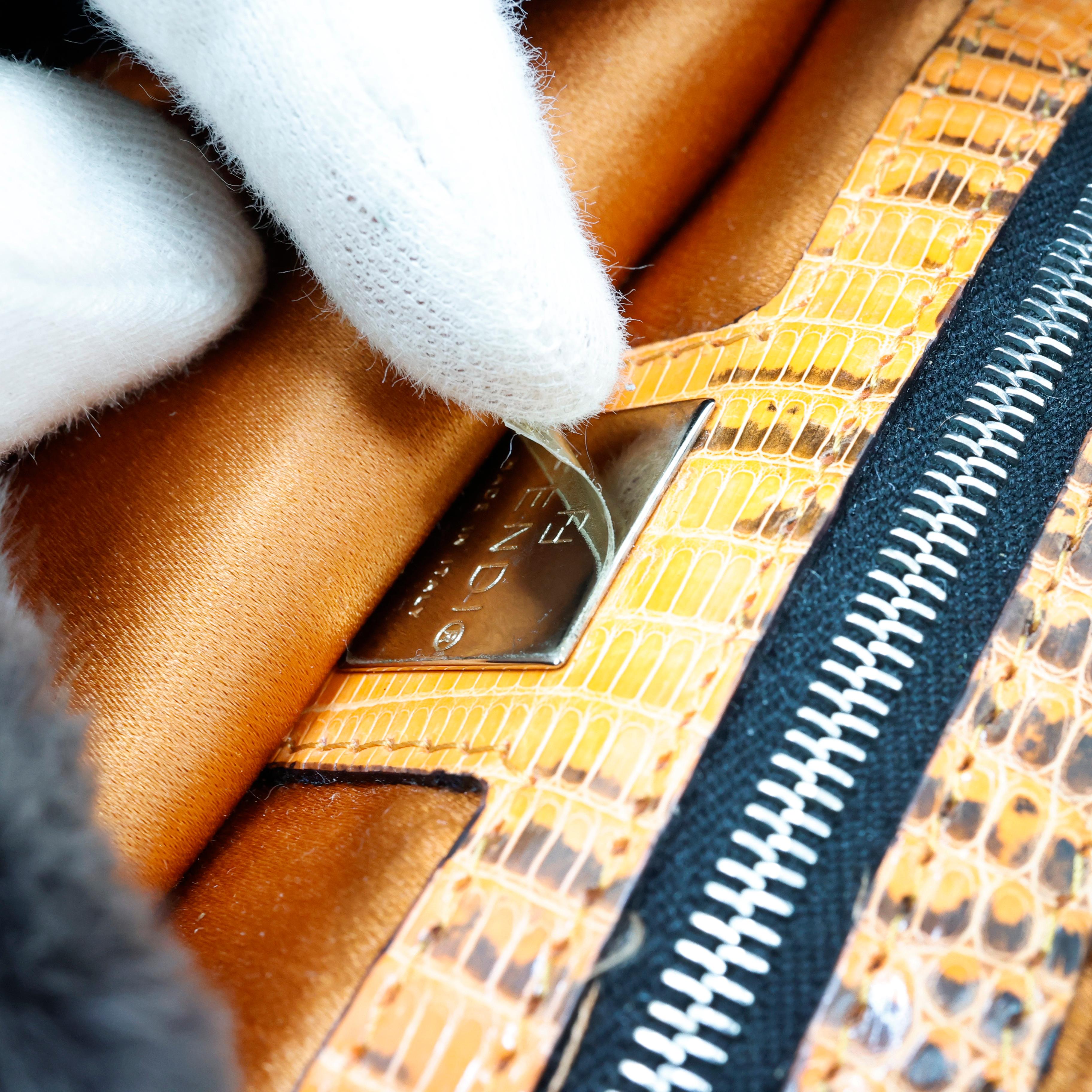 Fendi Baguette Fendi embroidered baguette bag in fur and python leather For Sale 2