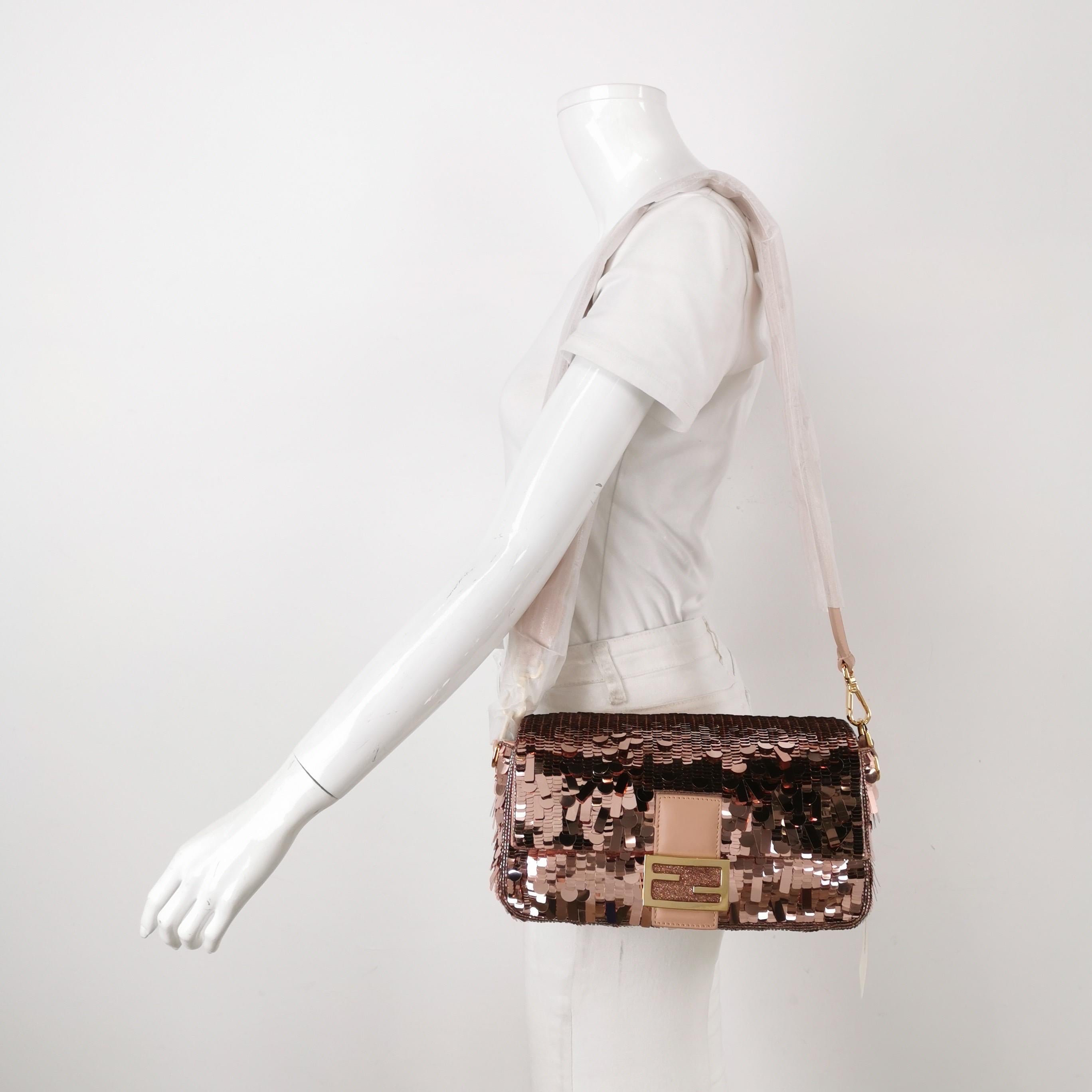 Fendi Baguette Glitter Sequins Paillettes Vitello Grace Sex & the City Baby Pink In New Condition For Sale In AUBERVILLIERS, FR