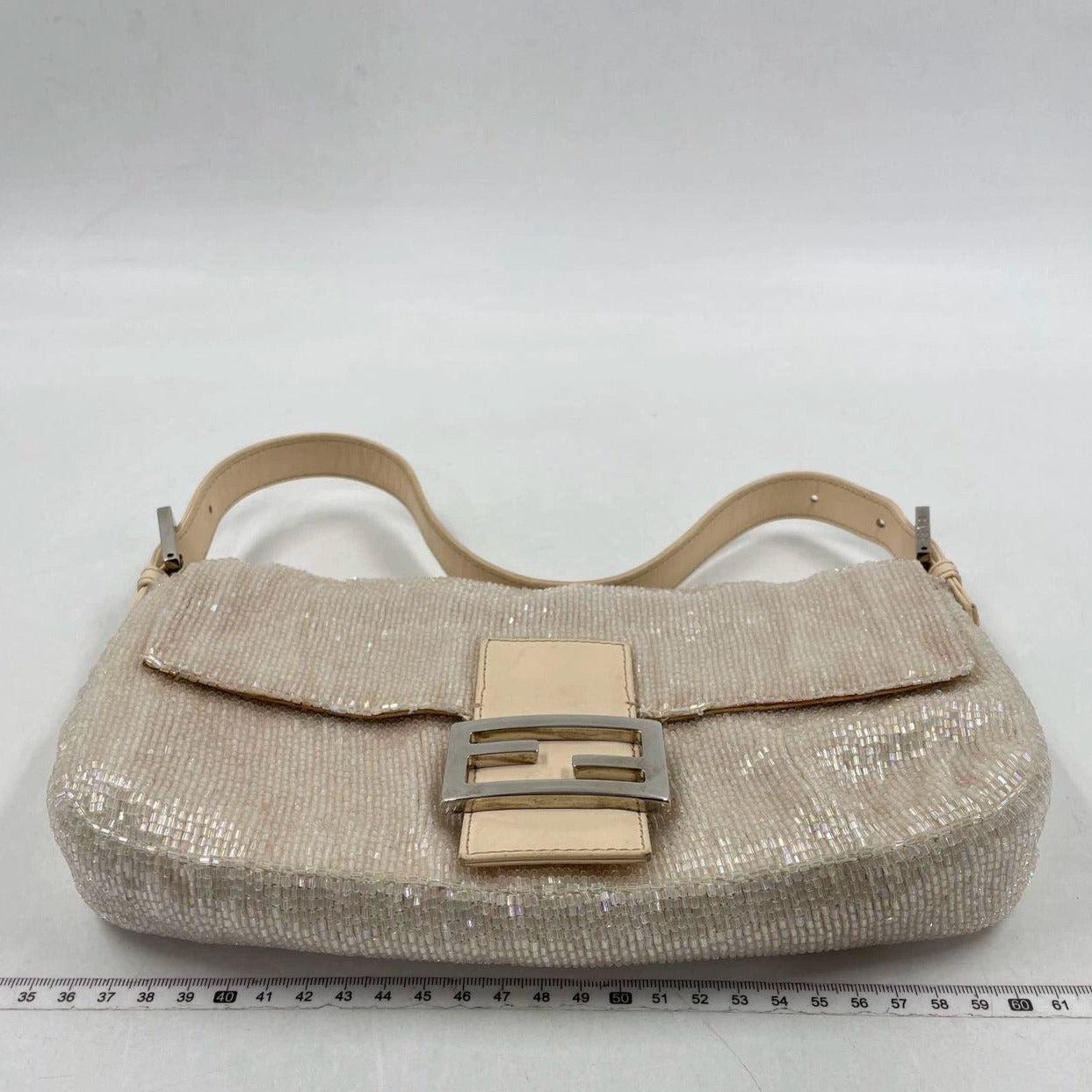 Fendi Baguette Glittering Waterfall Beads Cream Shoulder Bag In Good Condition In AUBERVILLIERS, FR