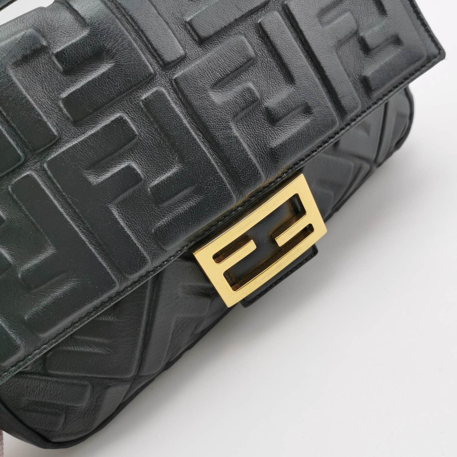 Fendi Baguette Bolso Crossbody de Piel de Cordero Mediano Negro en venta 6