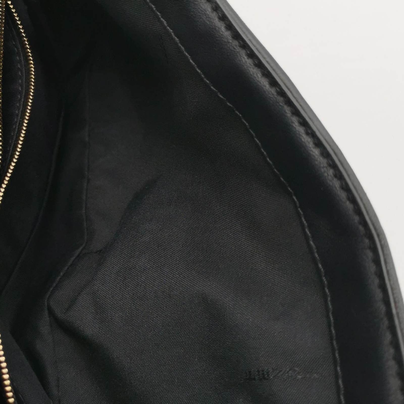Fendi Baguette Bolso Crossbody de Piel de Cordero Mediano Negro en venta 9