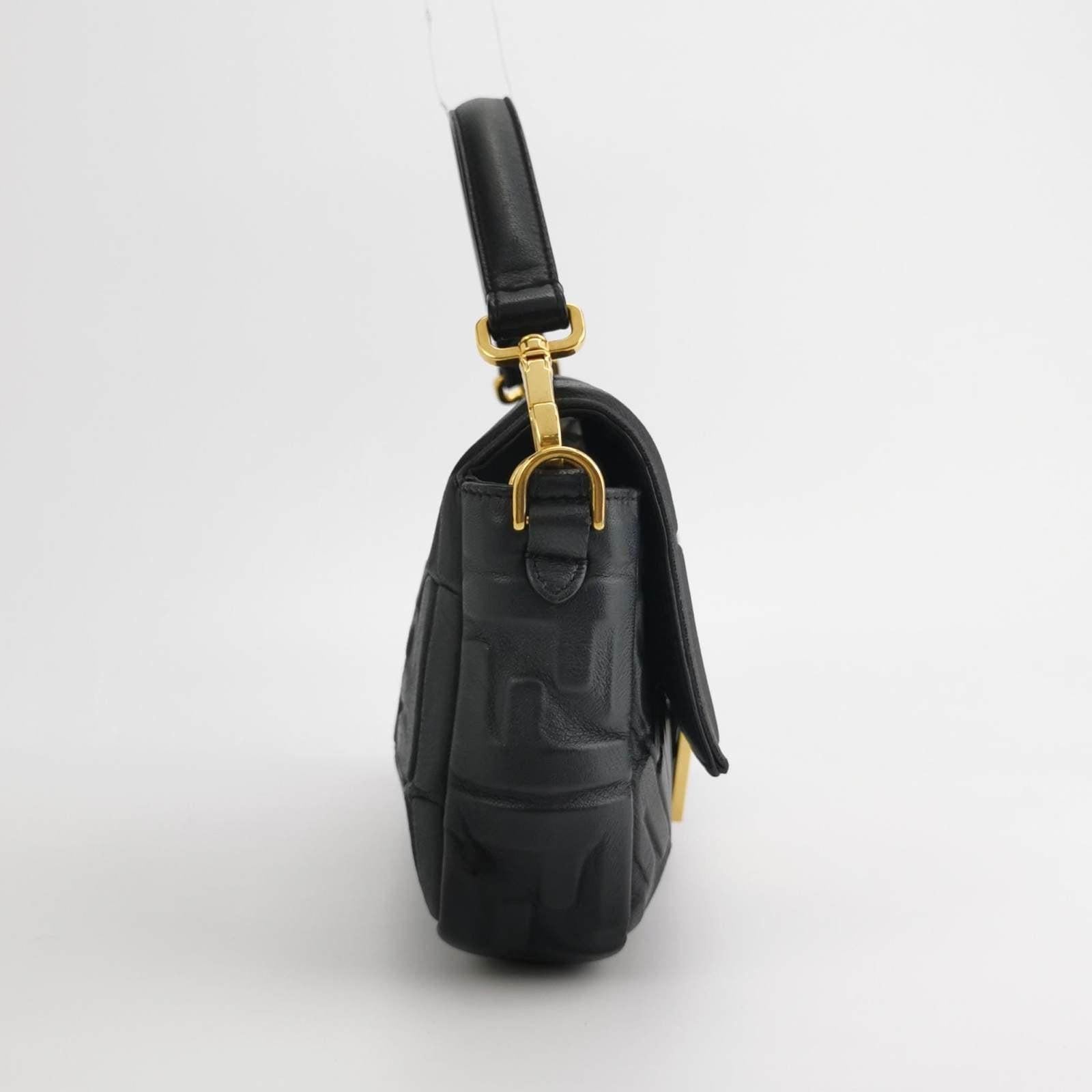 Fendi Baguette Bolso Crossbody de Piel de Cordero Mediano Negro en Excelente estado para la venta en AUBERVILLIERS, FR