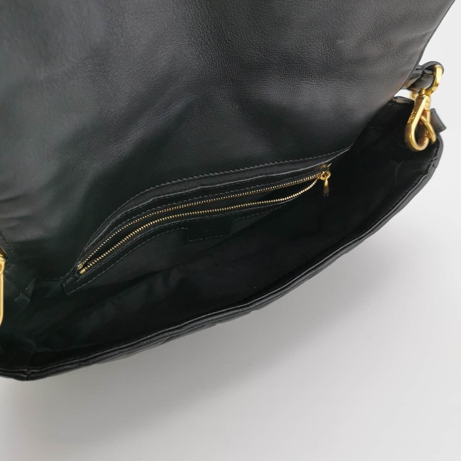 De las mujeres Fendi Baguette Bolso Crossbody de Piel de Cordero Mediano Negro en venta
