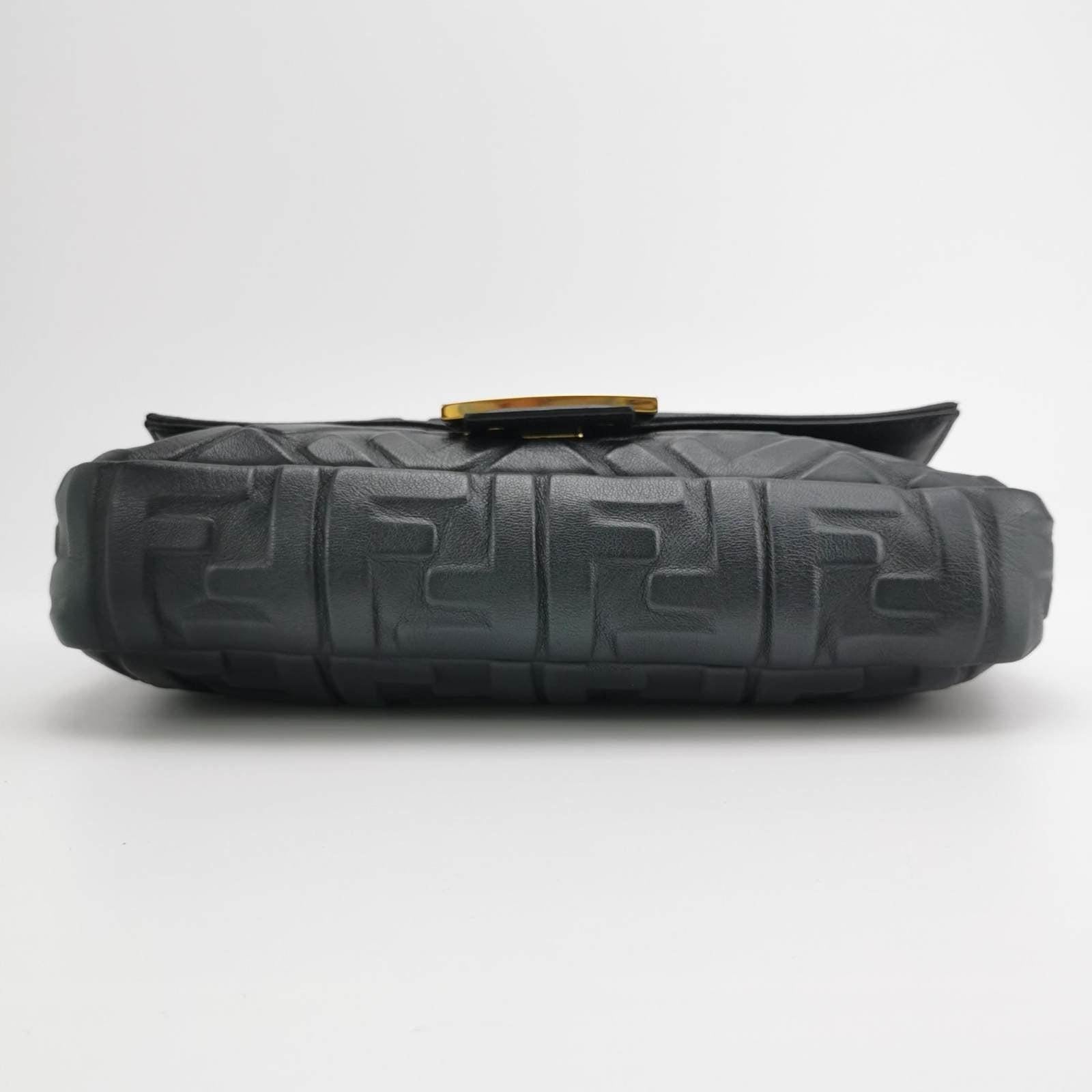 Fendi Baguette Bolso Crossbody de Piel de Cordero Mediano Negro en venta 1
