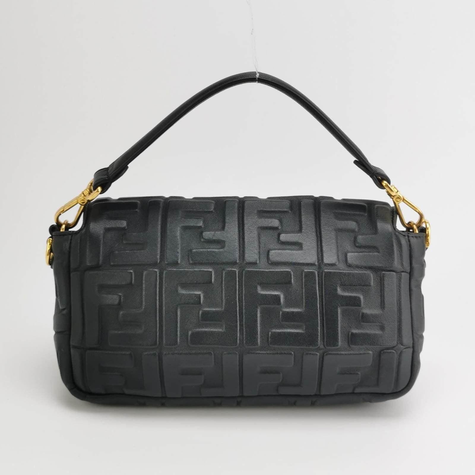 Fendi Baguette Bolso Crossbody de Piel de Cordero Mediano Negro en venta 2