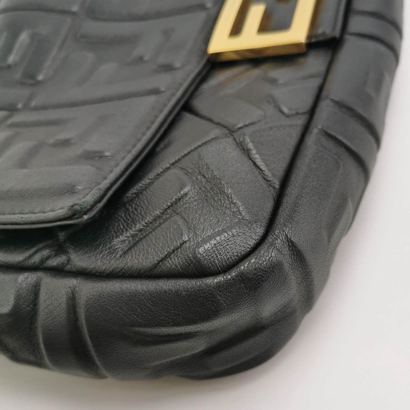 Fendi Baguette Bolso Crossbody de Piel de Cordero Mediano Negro en venta 4