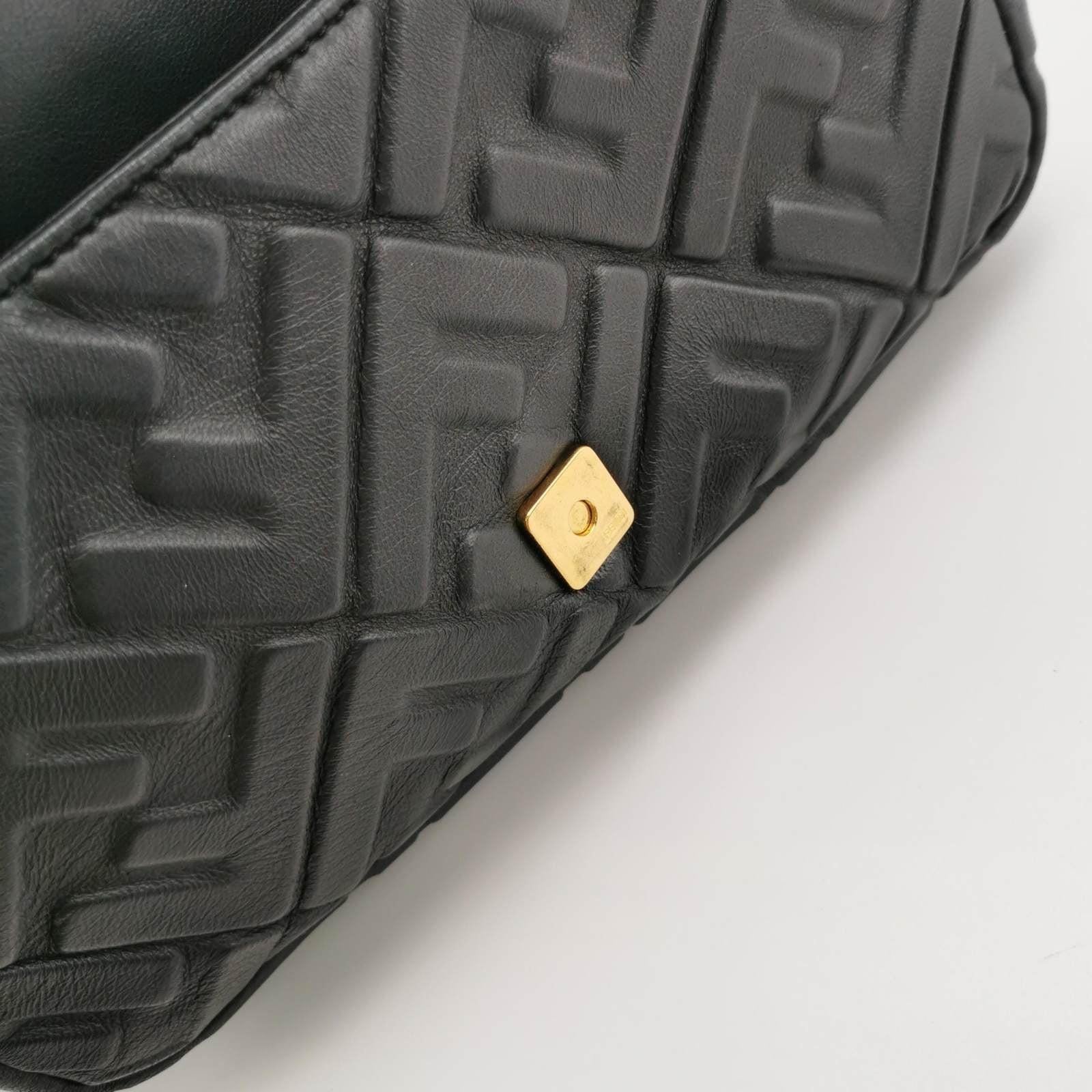 Fendi Baguette Bolso Crossbody de Piel de Cordero Mediano Negro en venta 5