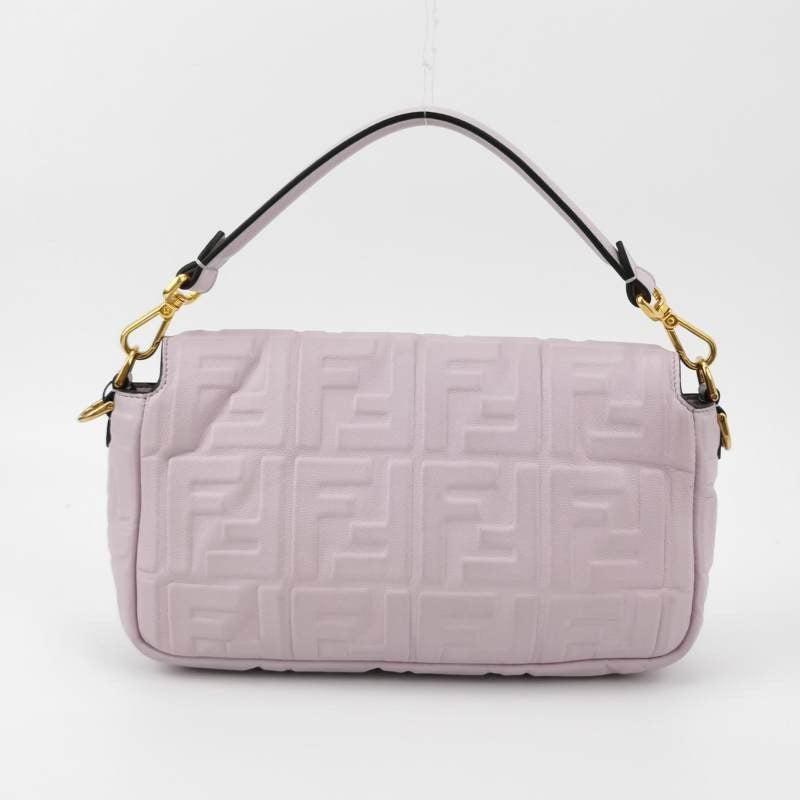 Fendi Baguette Lambskin Leather Crossbody Bag Medium Lavender In Excellent Condition In AUBERVILLIERS, FR