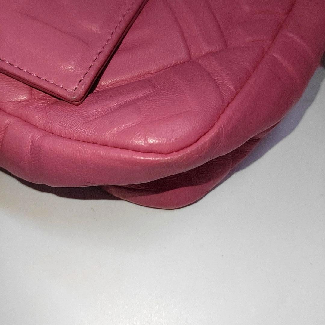 Fendi Baguette Lambskin Leather Crossbody Bag Medium Pink For Sale 7