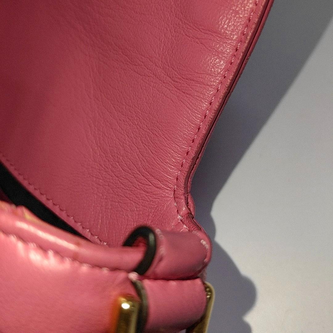 Fendi Baguette Lambskin Leather Crossbody Bag Medium Pink For Sale 5