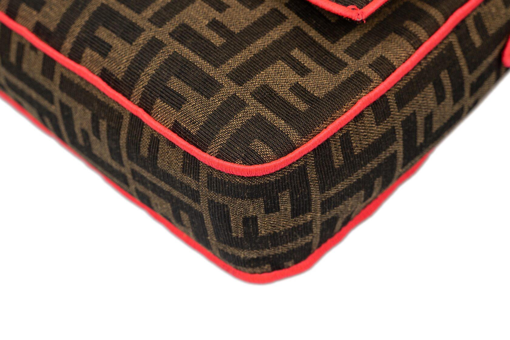 Fendi Baguette Großes Jacquard-Logo in Rosa im Angebot 7